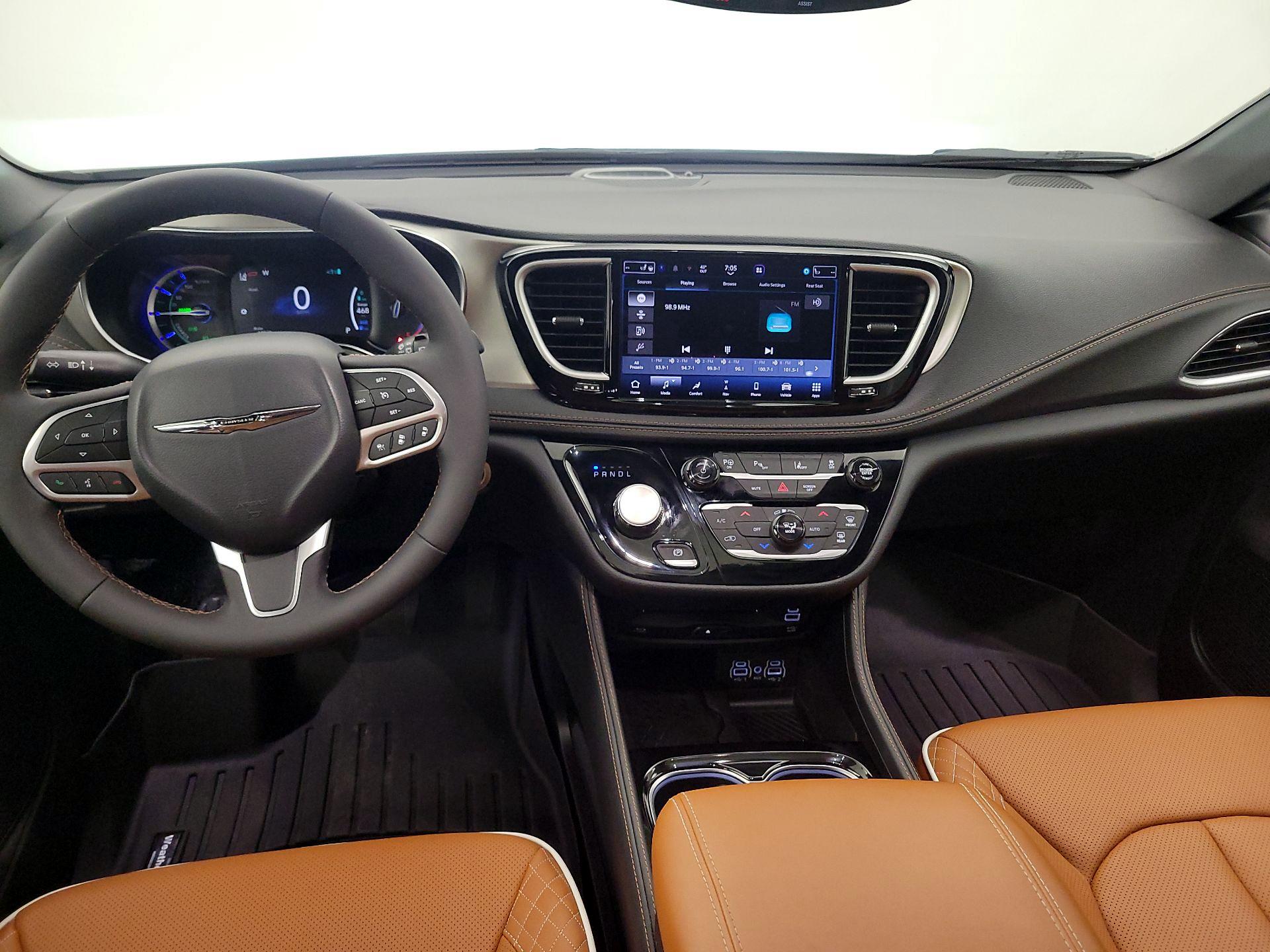 Thumbnail: 2025 Chrysler Pacifica - 9