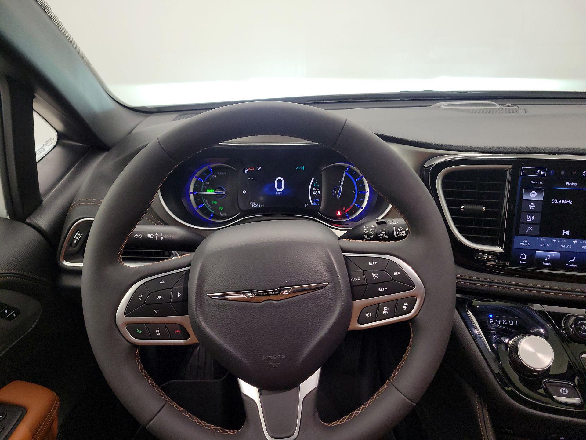 Thumbnail: 2025 Chrysler Pacifica - 10