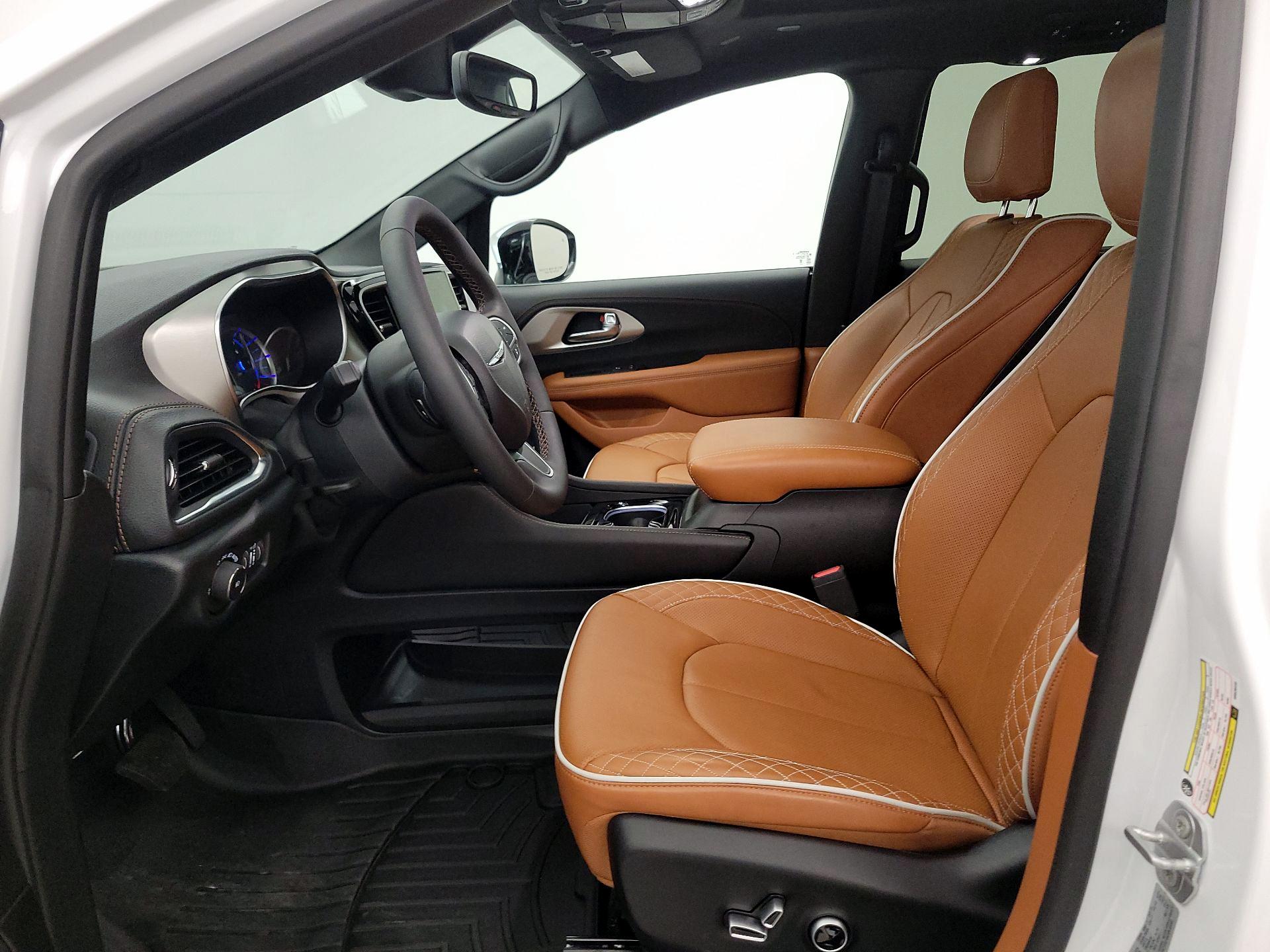 Thumbnail: 2025 Chrysler Pacifica - 11