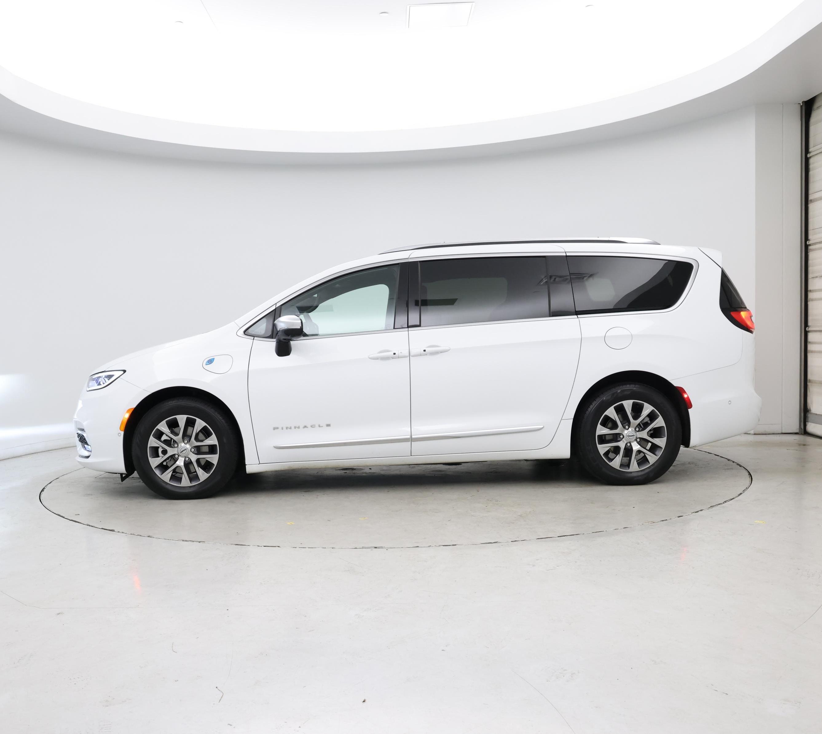 Thumbnail: 2025 Chrysler Pacifica - 3