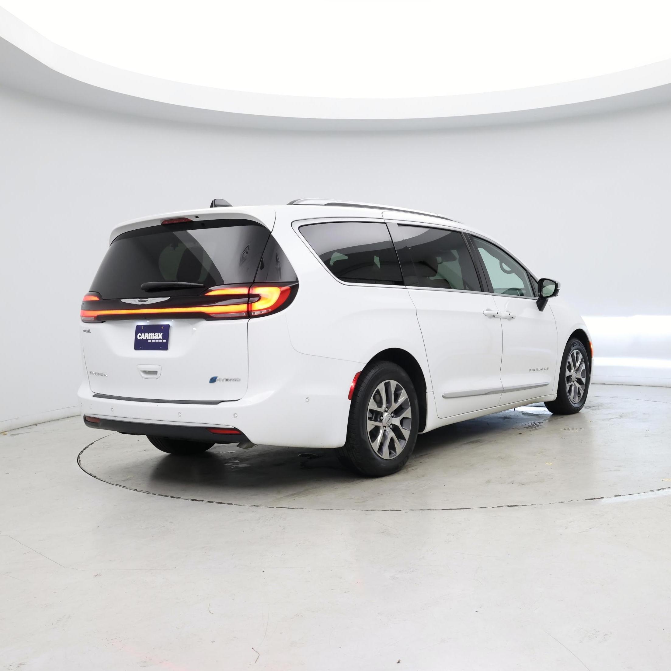 Thumbnail: 2025 Chrysler Pacifica - 8