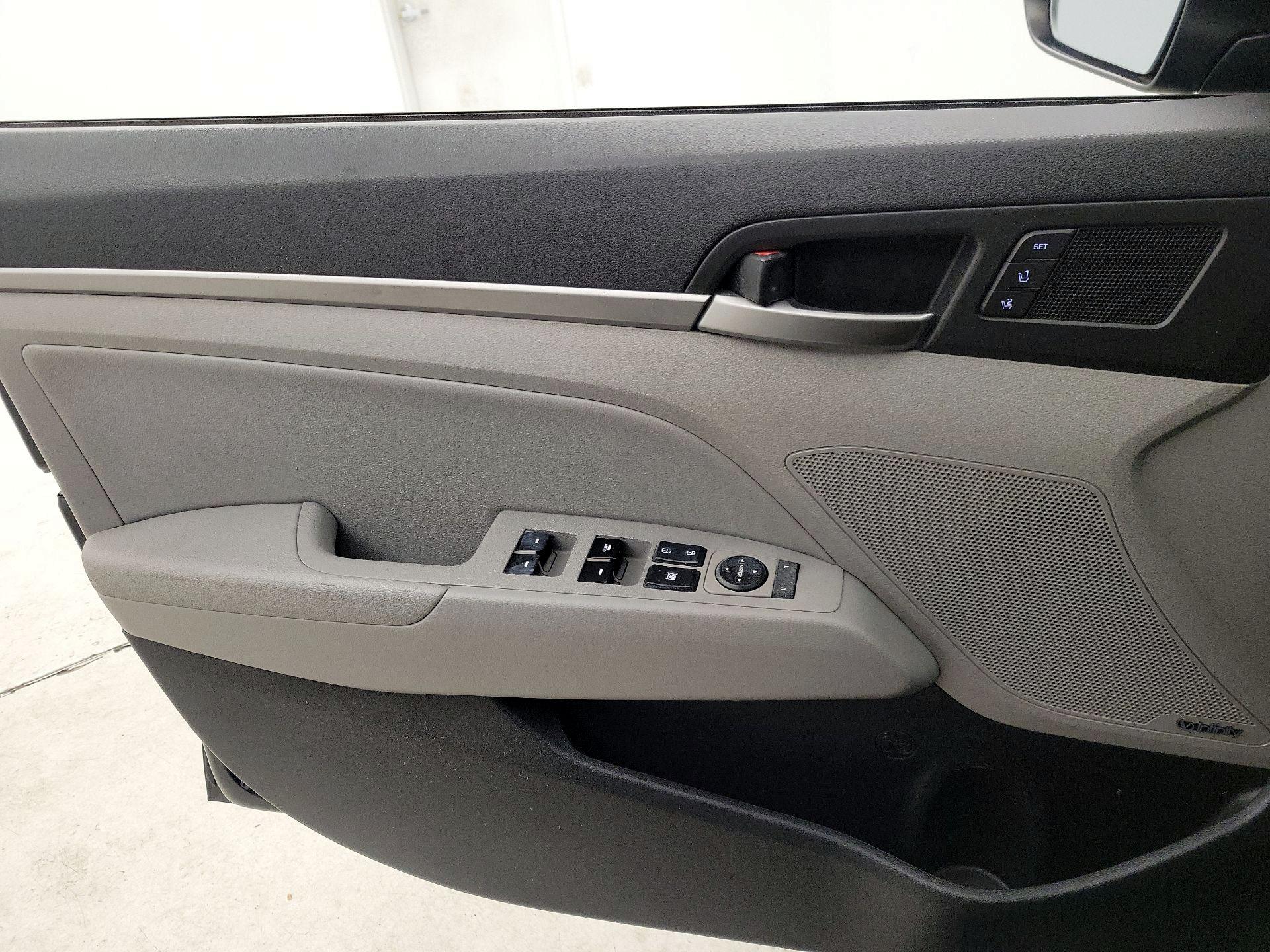 Thumbnail: 2017 Hyundai Elantra - 12