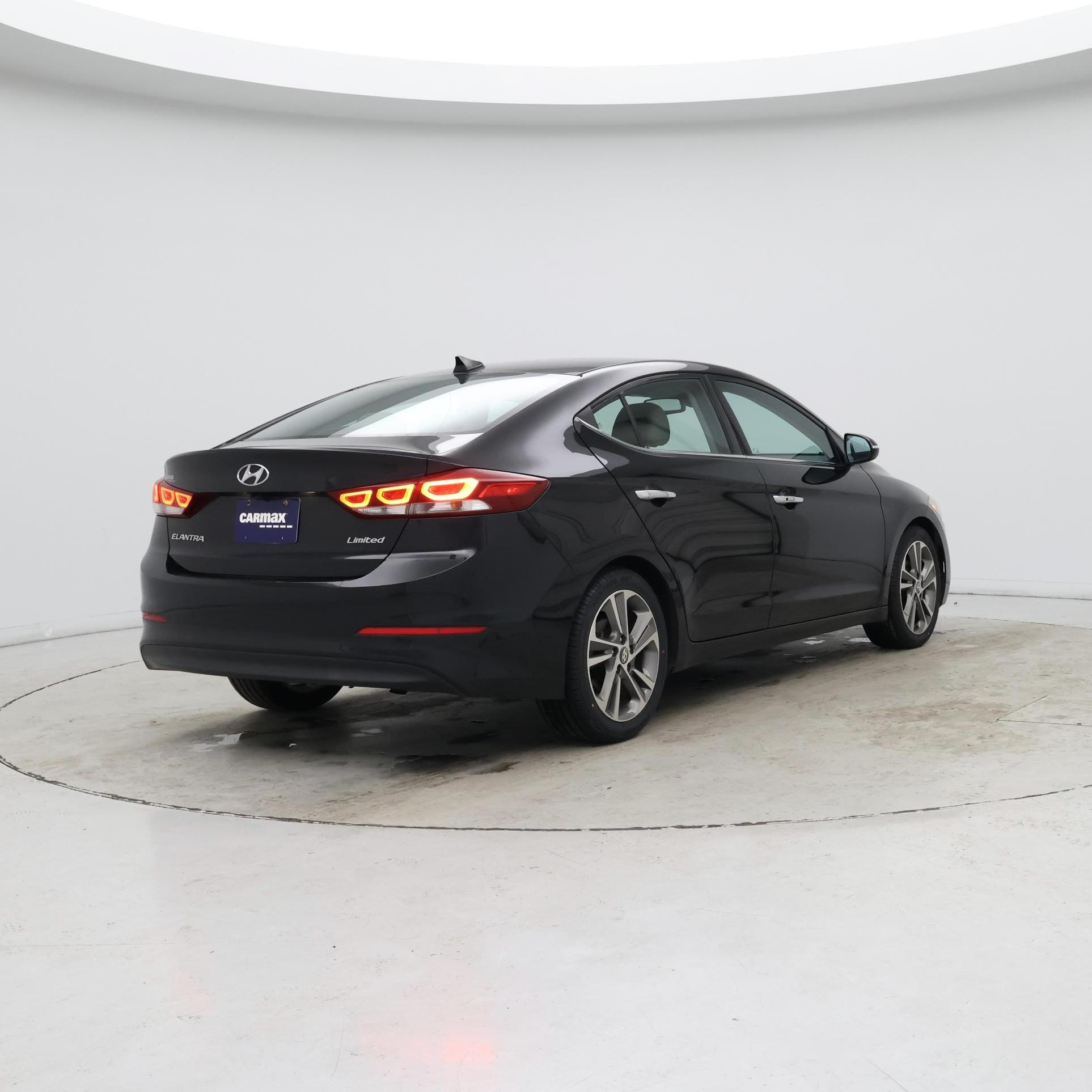 Thumbnail: 2017 Hyundai Elantra - 8