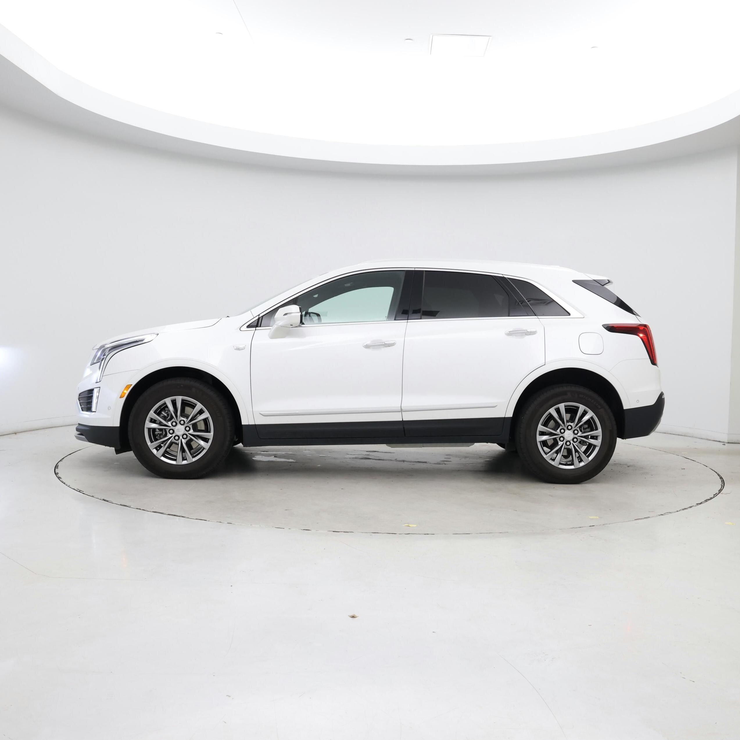 Thumbnail: 2021 Cadillac XT5 - 3