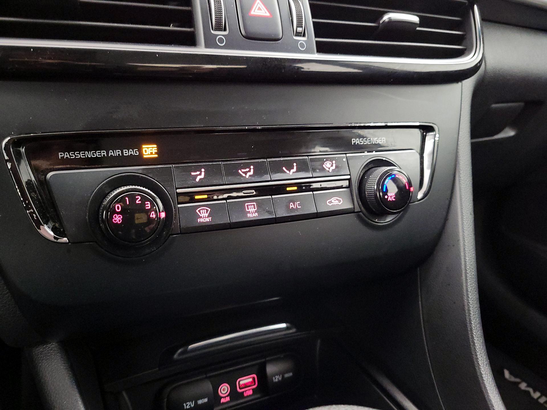 Thumbnail: 2016 Kia Optima - 16