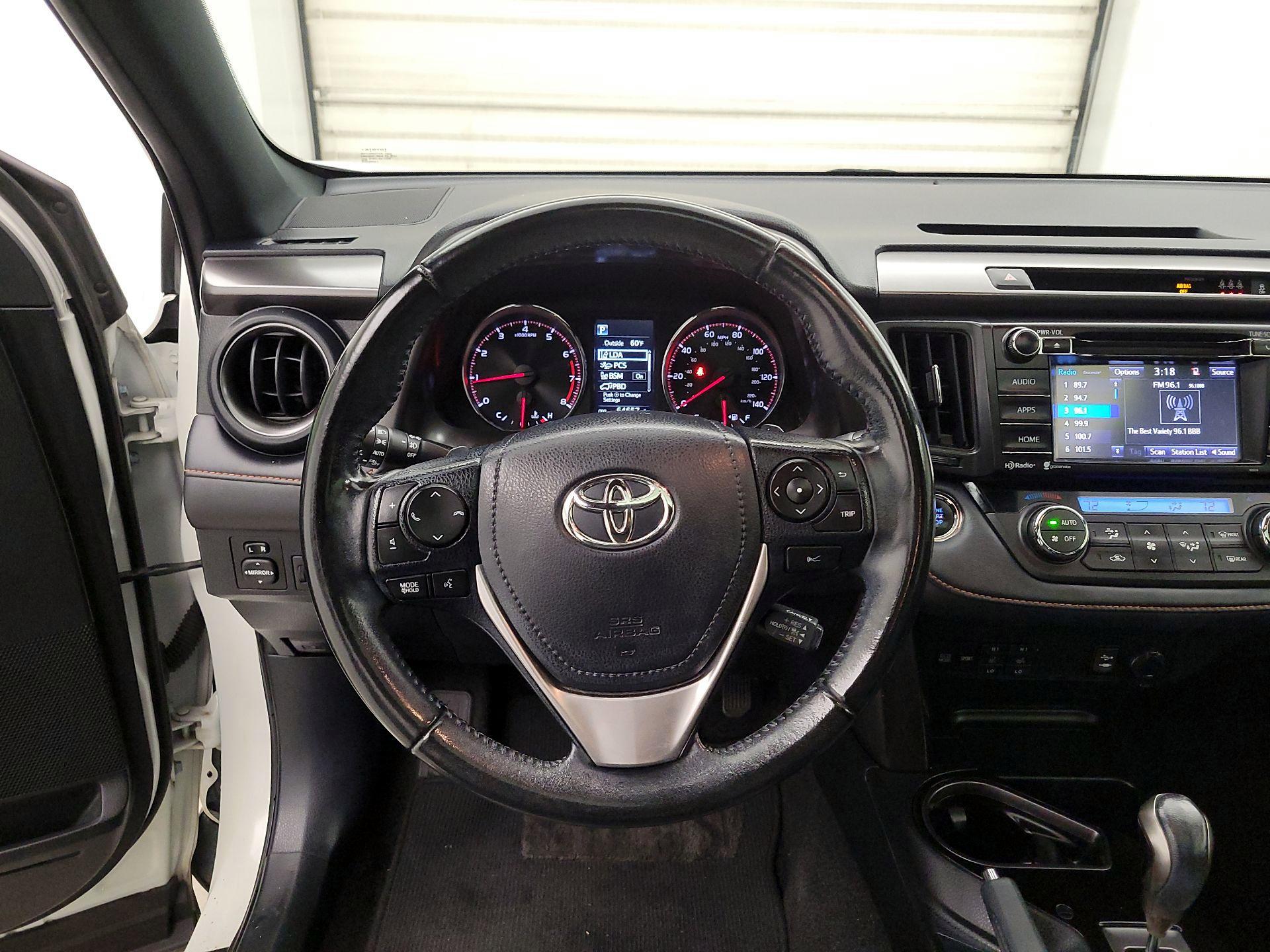 Thumbnail: 2018 Toyota RAV4 - 10