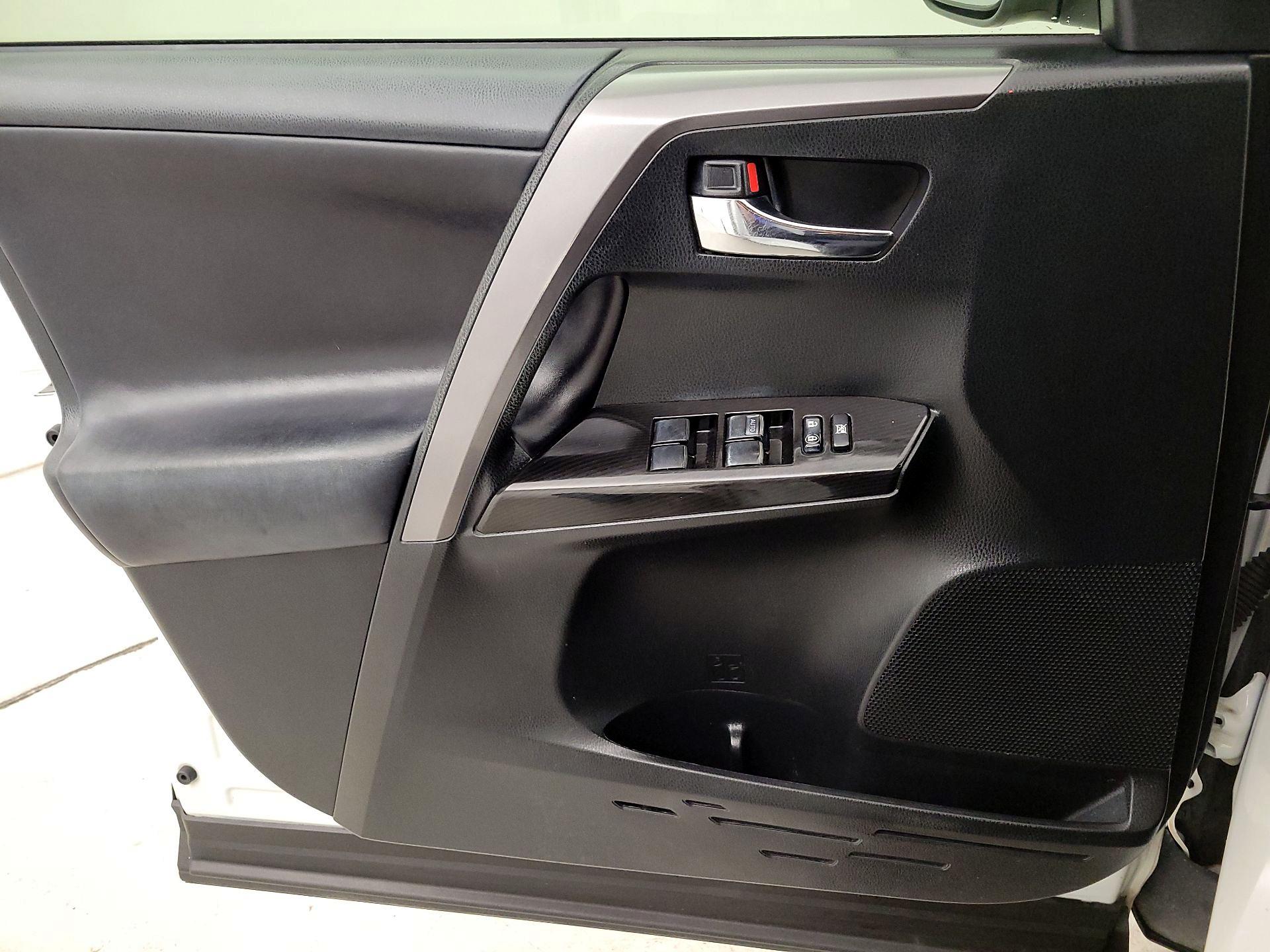 Thumbnail: 2018 Toyota RAV4 - 12