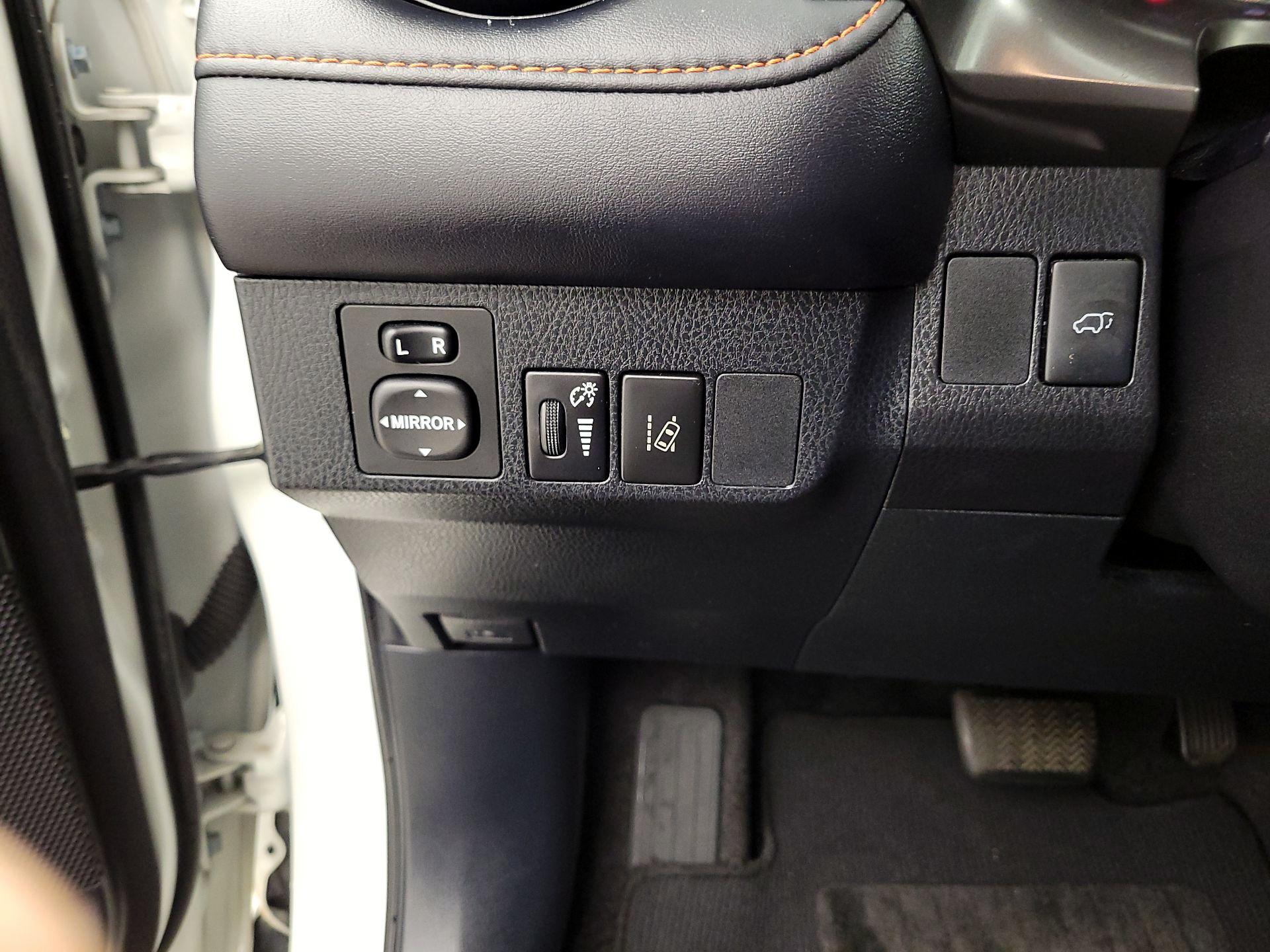 Thumbnail: 2018 Toyota RAV4 - 13