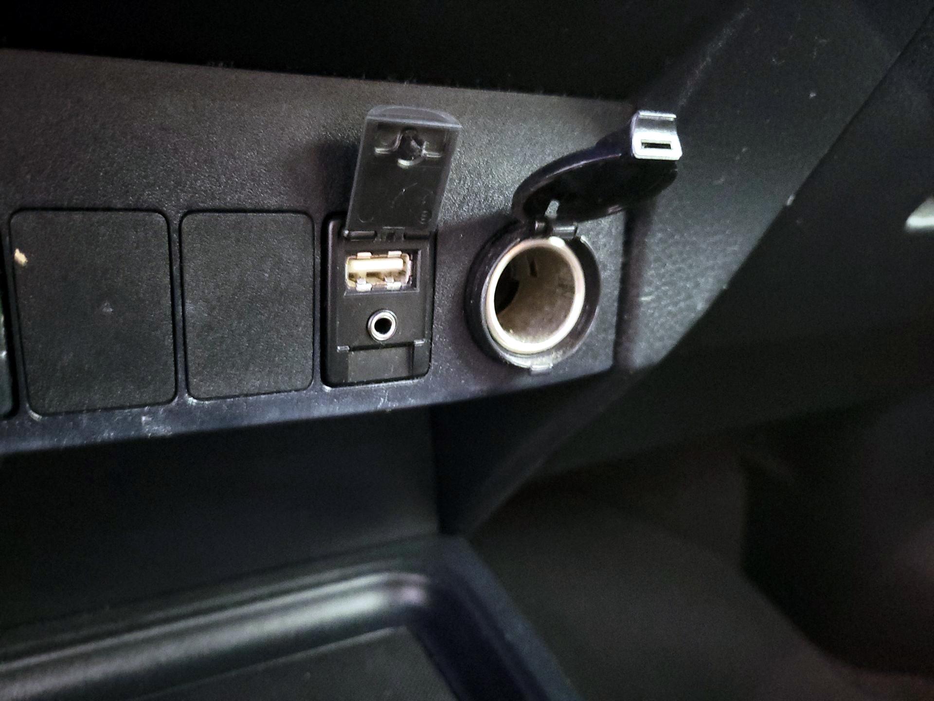 Thumbnail: 2018 Toyota RAV4 - 18