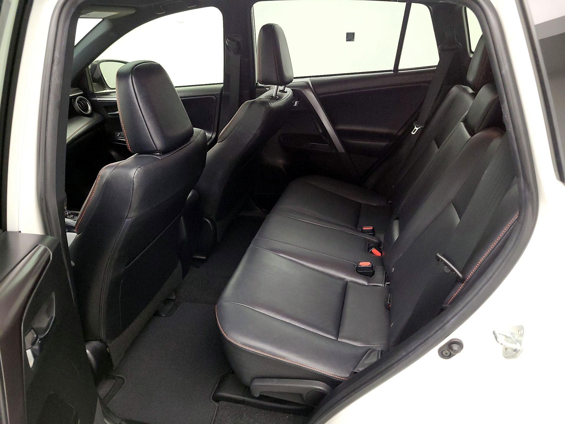 Thumbnail: 2018 Toyota RAV4 - 20