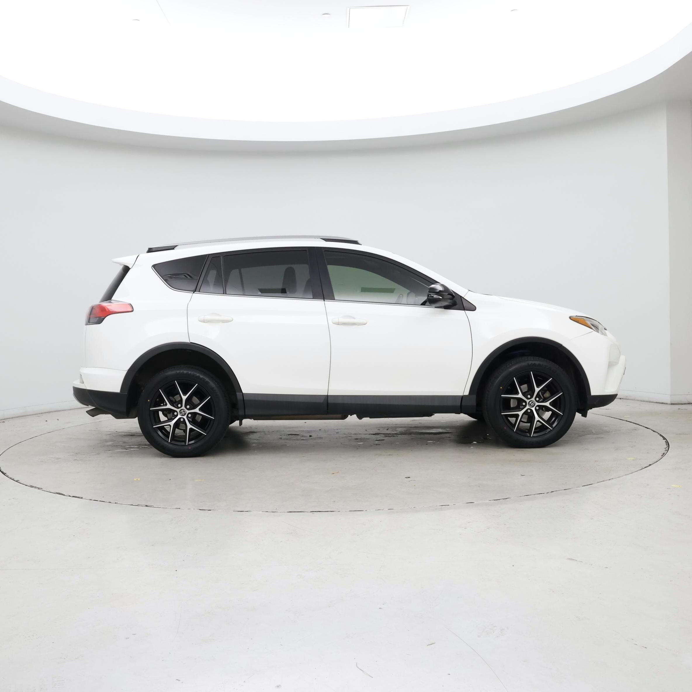 Thumbnail: 2018 Toyota RAV4 - 7