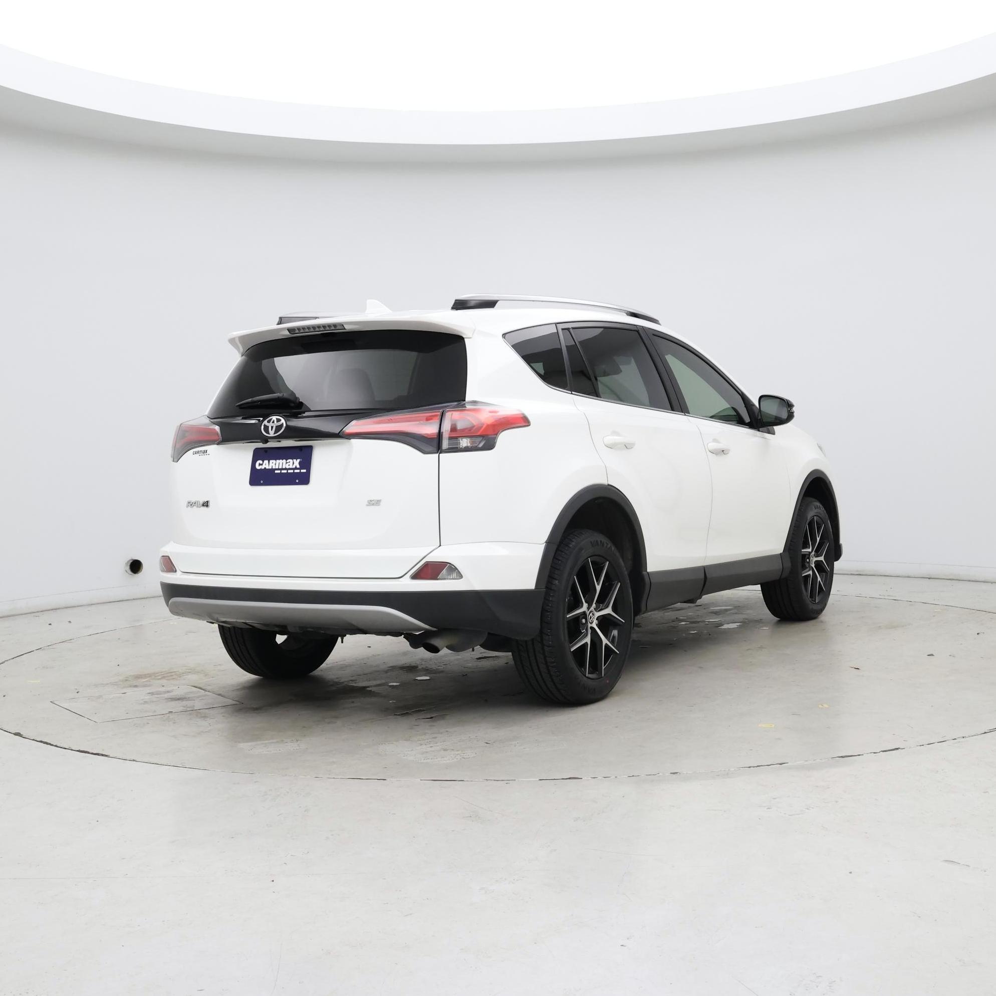 Thumbnail: 2018 Toyota RAV4 - 8
