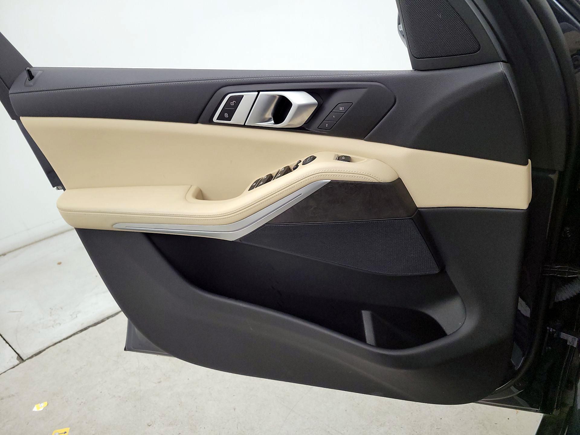 Thumbnail: 2022 BMW X5 - 12