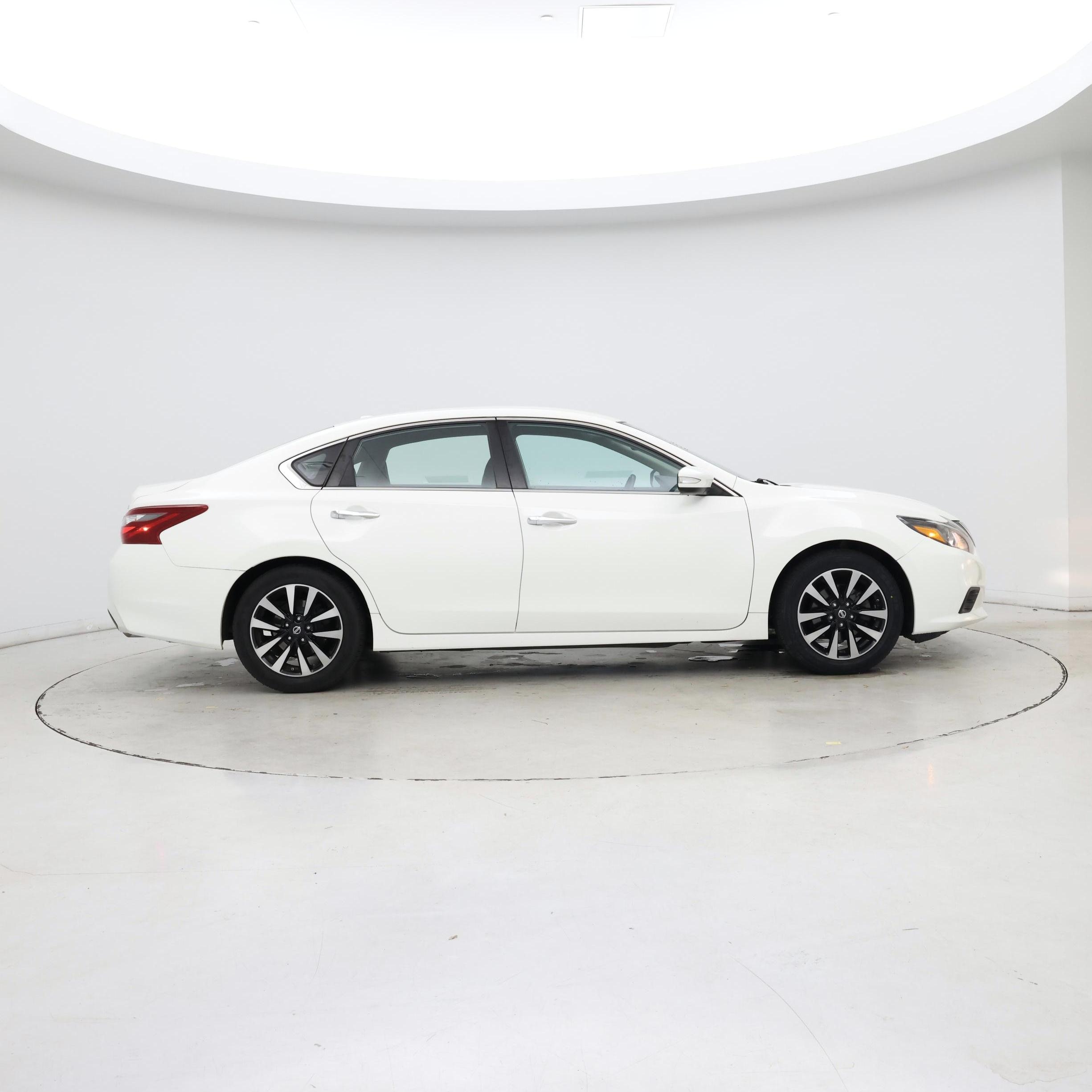 Thumbnail: 2018 Nissan Altima - 7