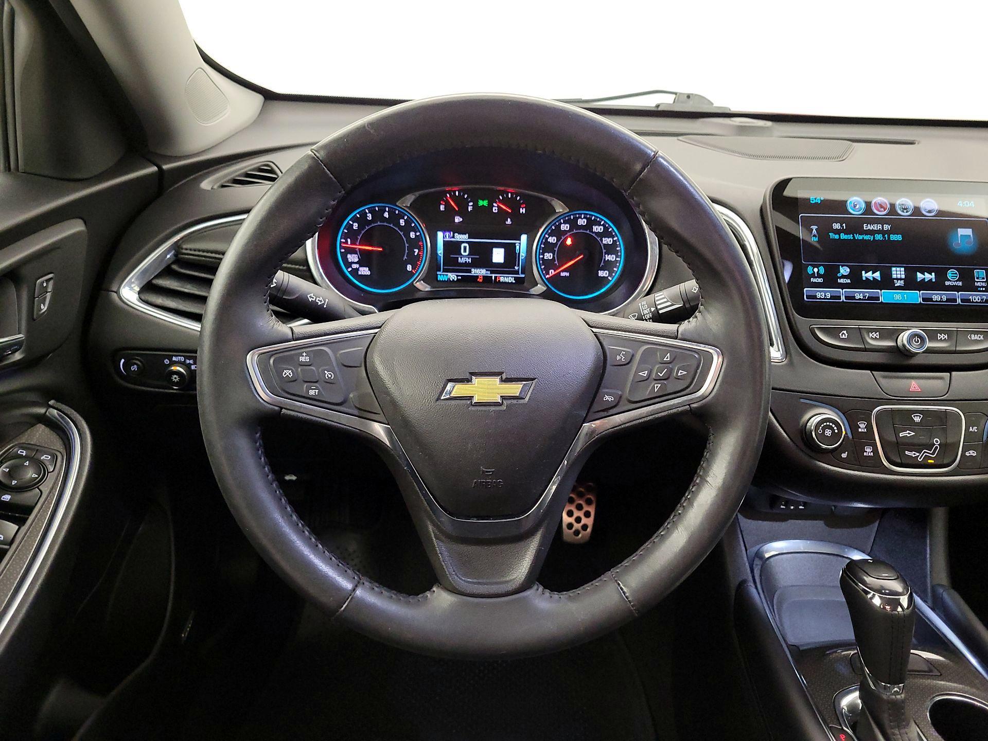 Thumbnail: 2017 Chevrolet Malibu - 10