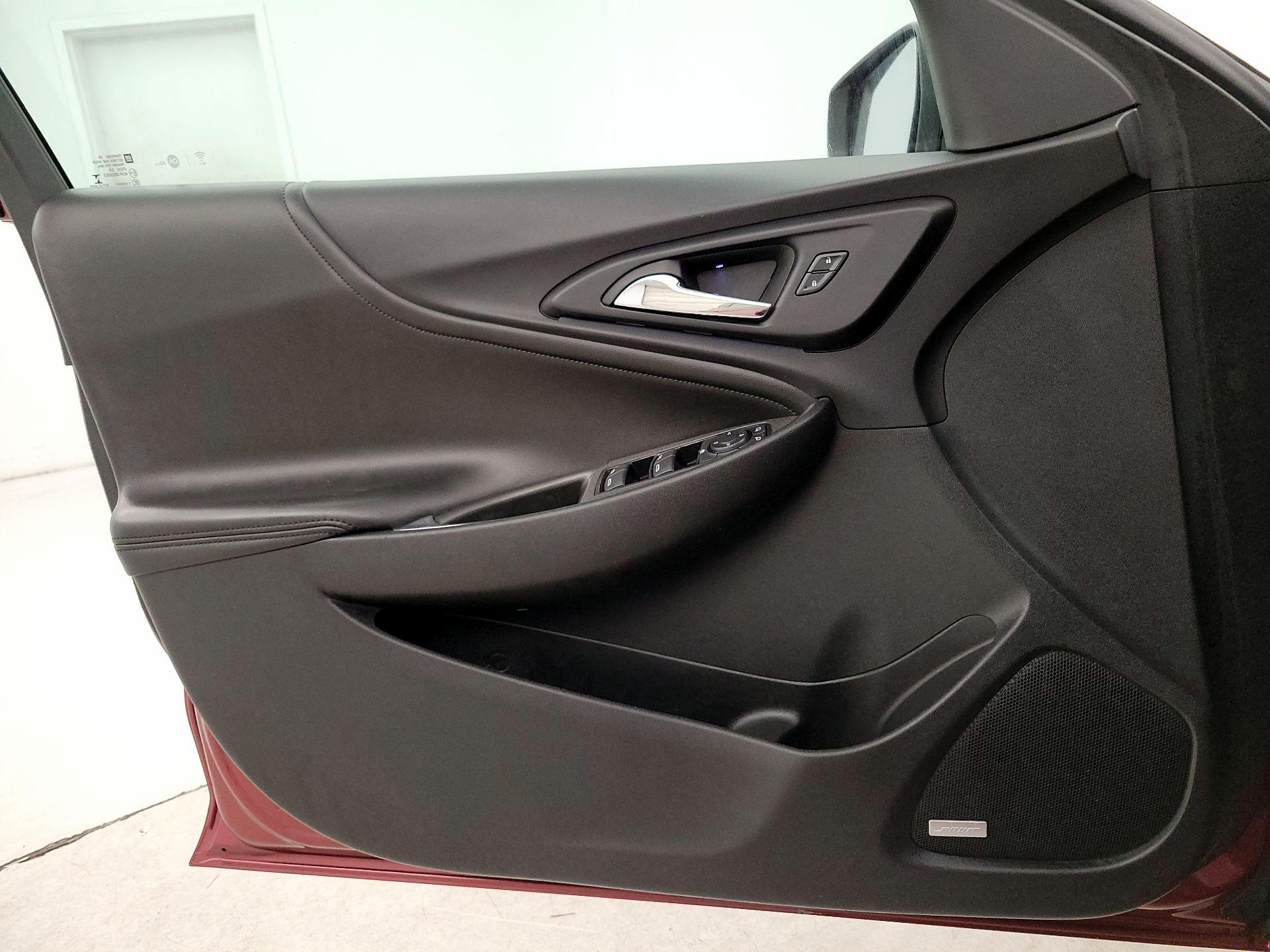 Thumbnail: 2017 Chevrolet Malibu - 12