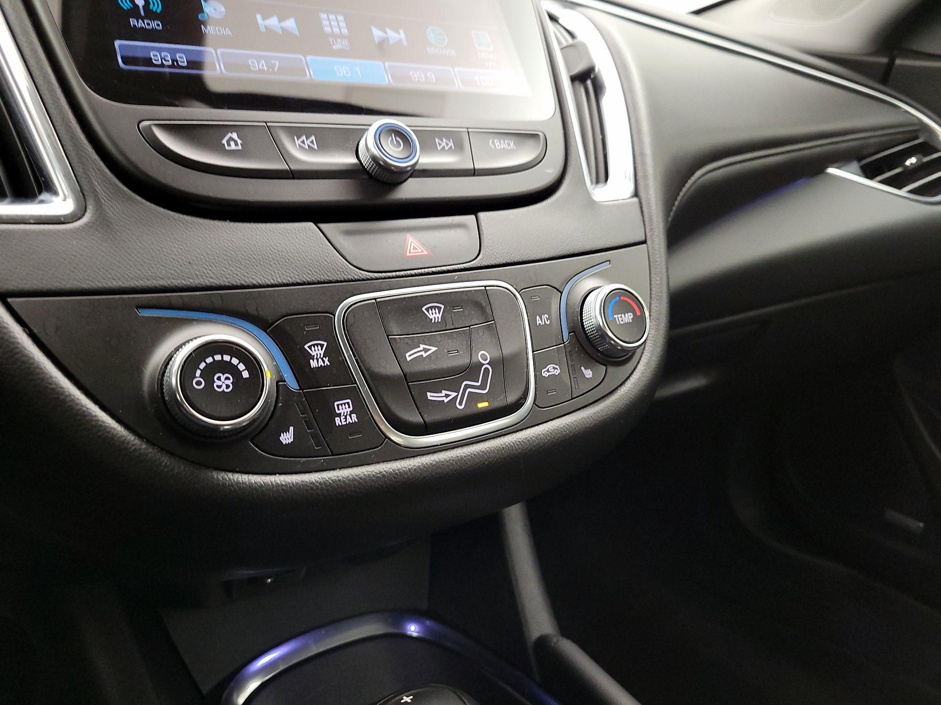 Thumbnail: 2017 Chevrolet Malibu - 16