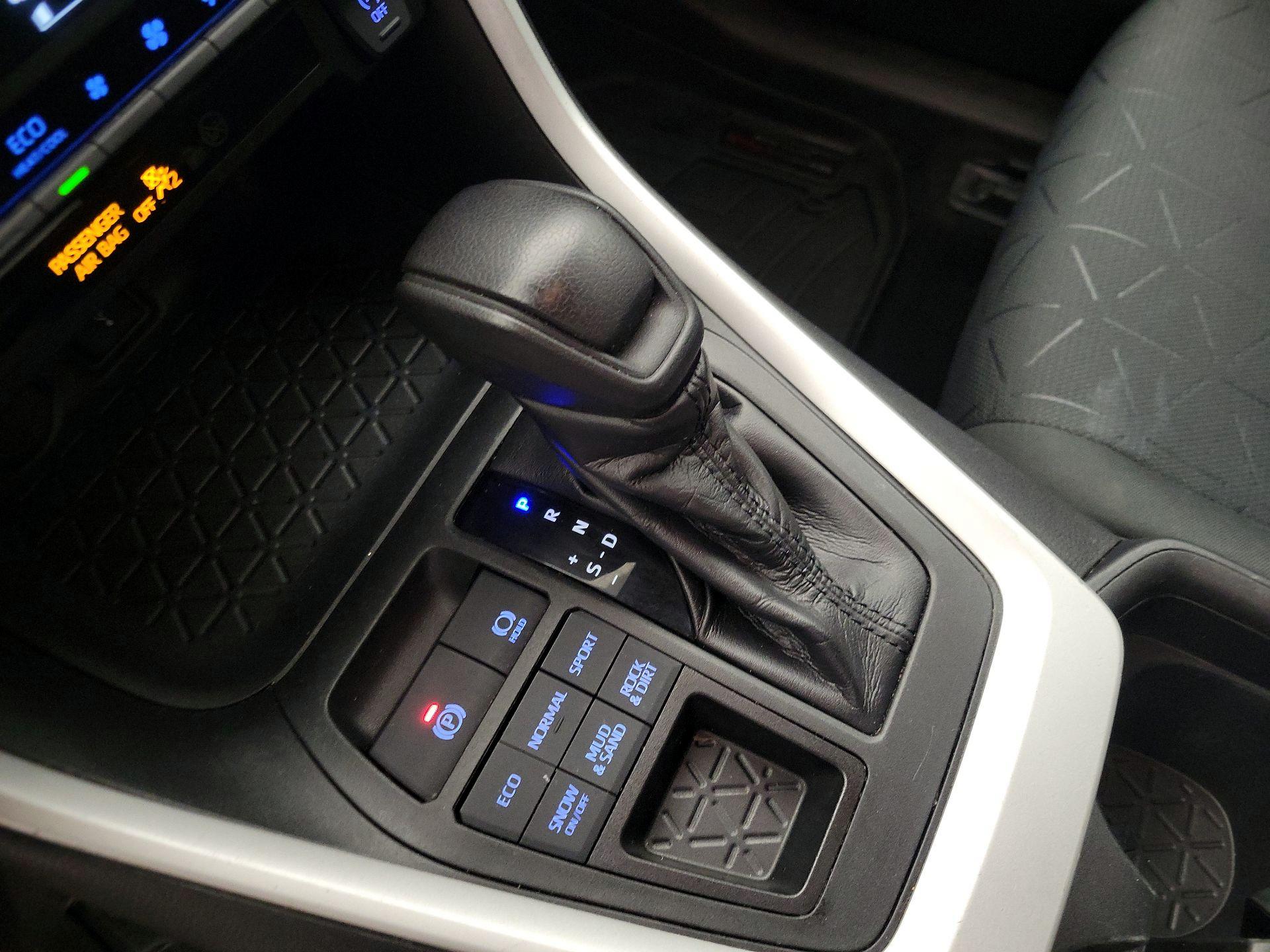 Thumbnail: 2020 Toyota RAV4 - 17