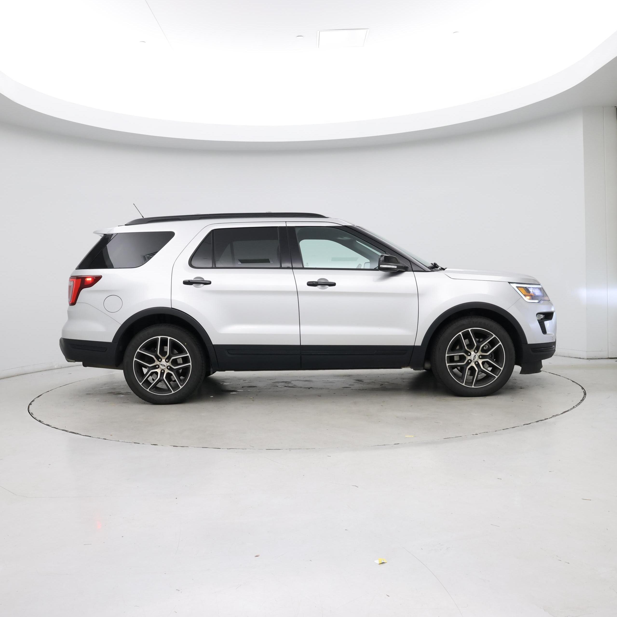 Thumbnail: 2019 Ford Explorer - 7