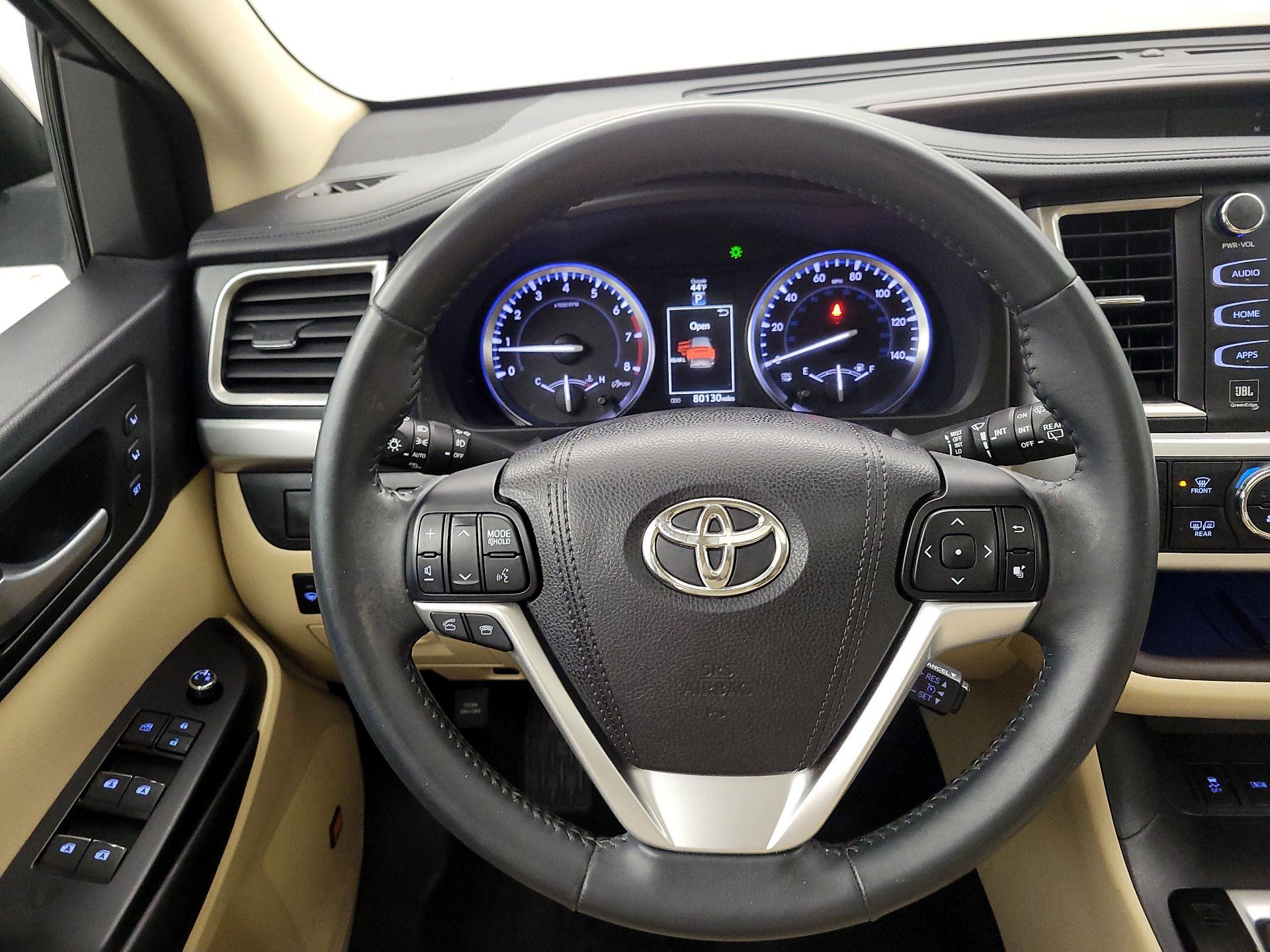 Thumbnail: 2016 Toyota Highlander - 10