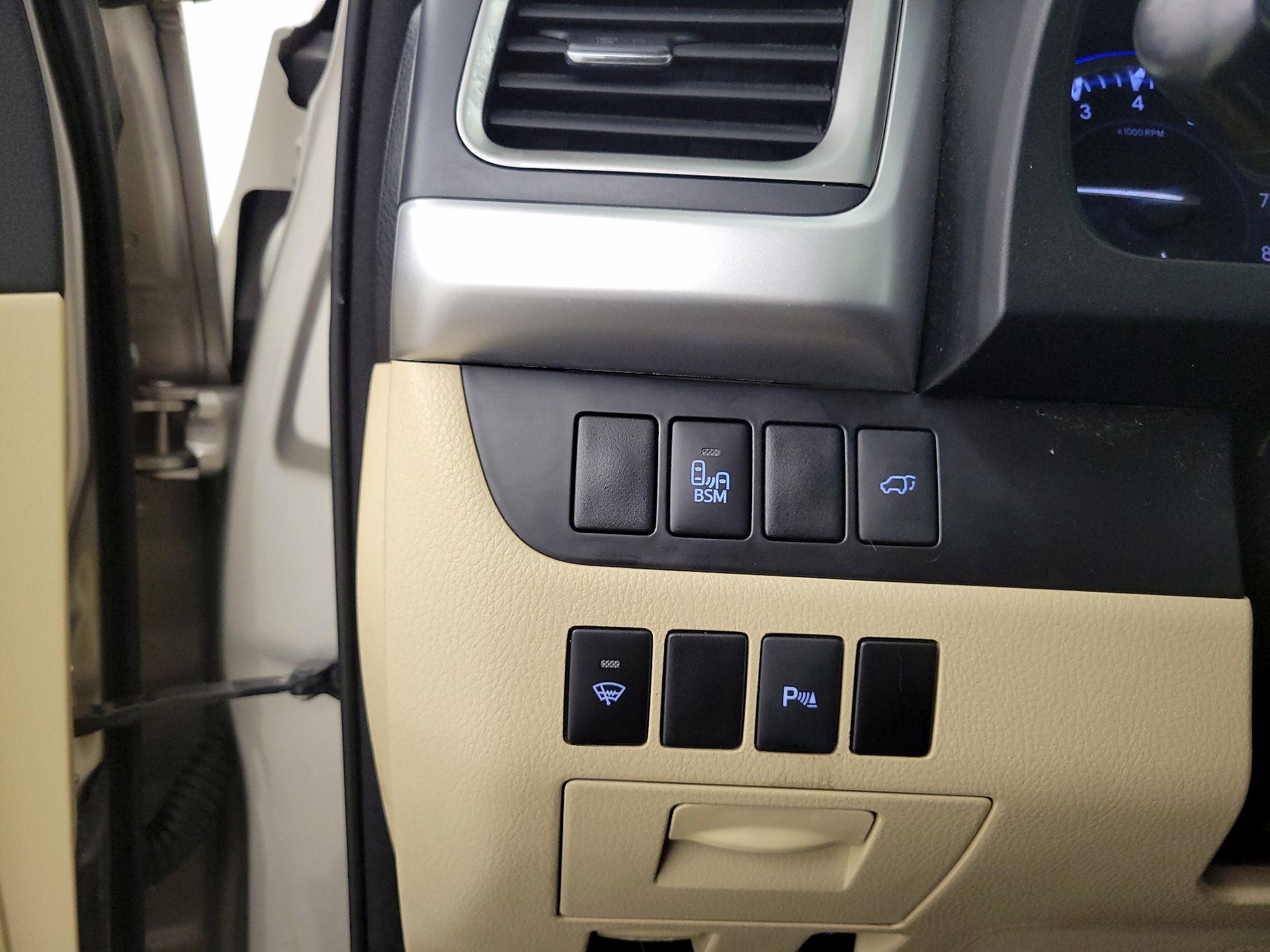 Thumbnail: 2016 Toyota Highlander - 13