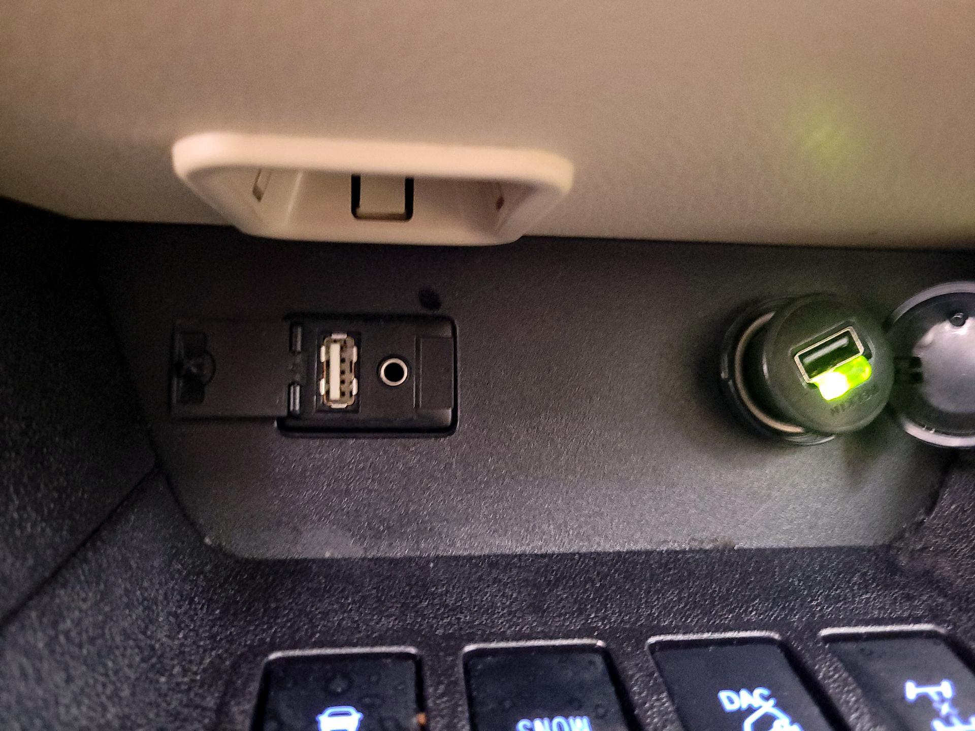 Thumbnail: 2016 Toyota Highlander - 18