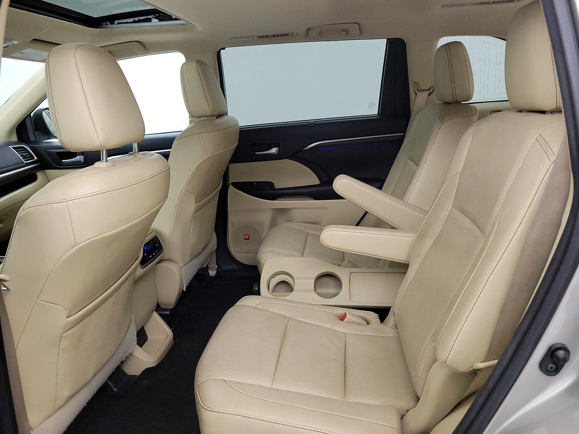 Thumbnail: 2016 Toyota Highlander - 20