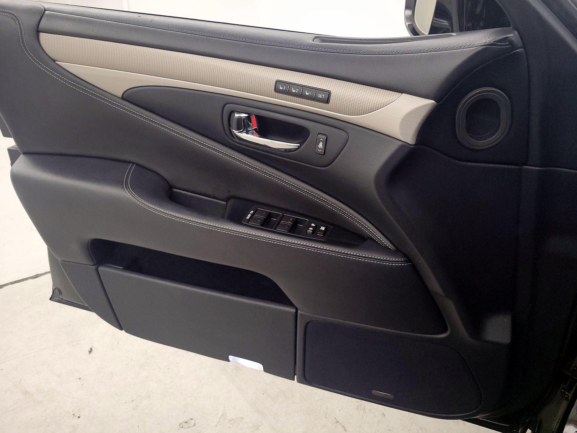 Thumbnail: 2016 Lexus LS - 12