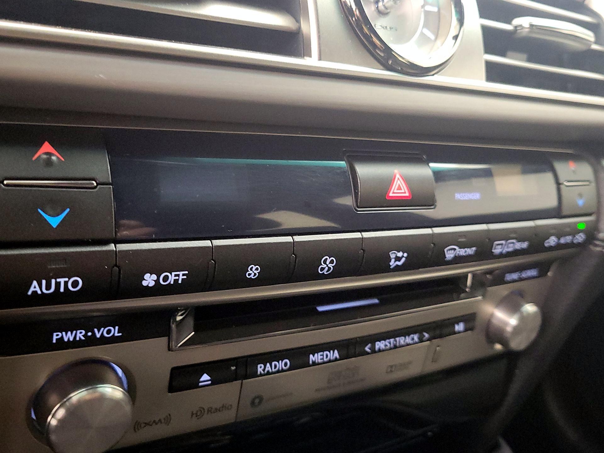 Thumbnail: 2016 Lexus LS - 17