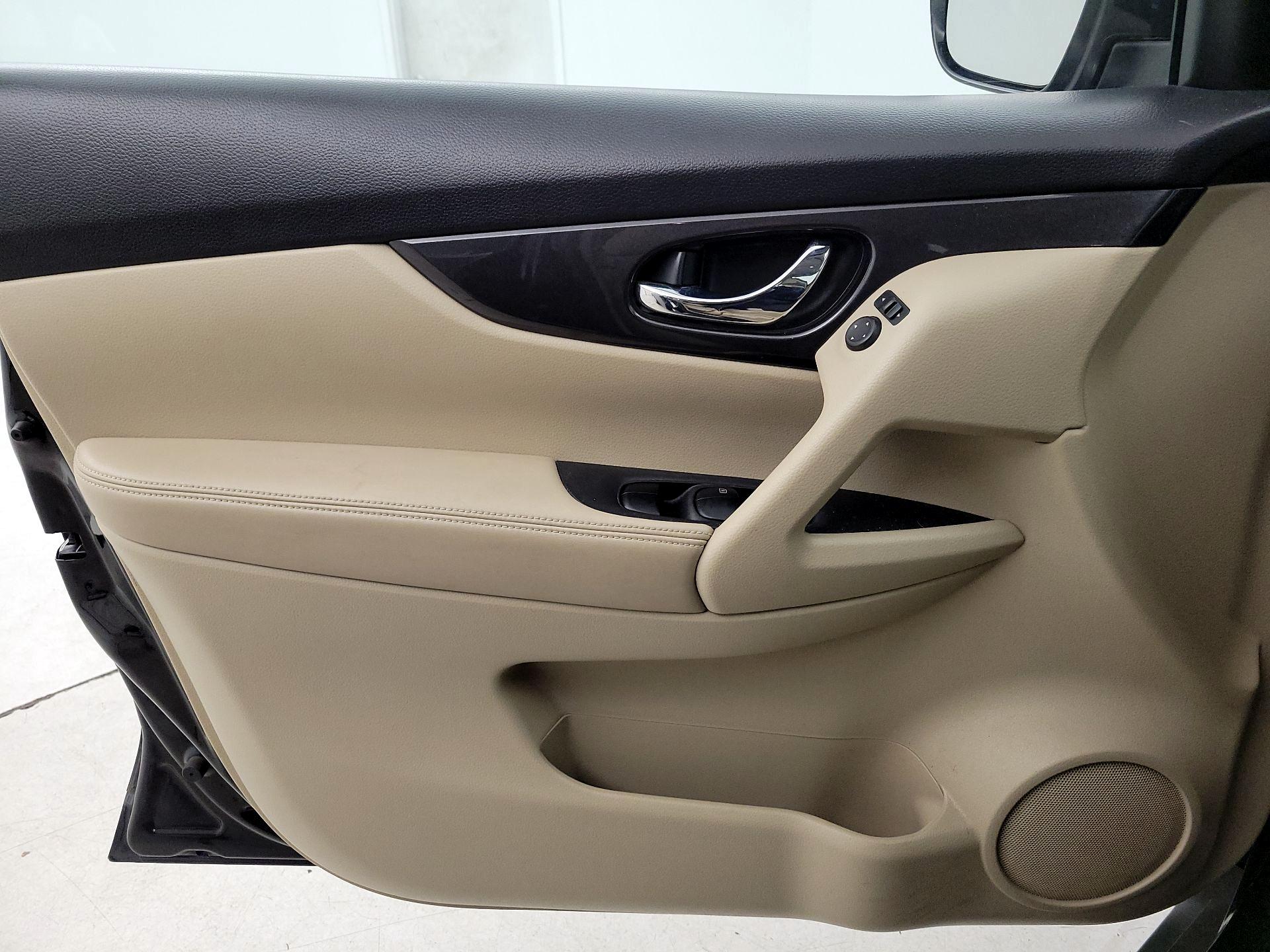 Thumbnail: 2017 Nissan Rogue - 12