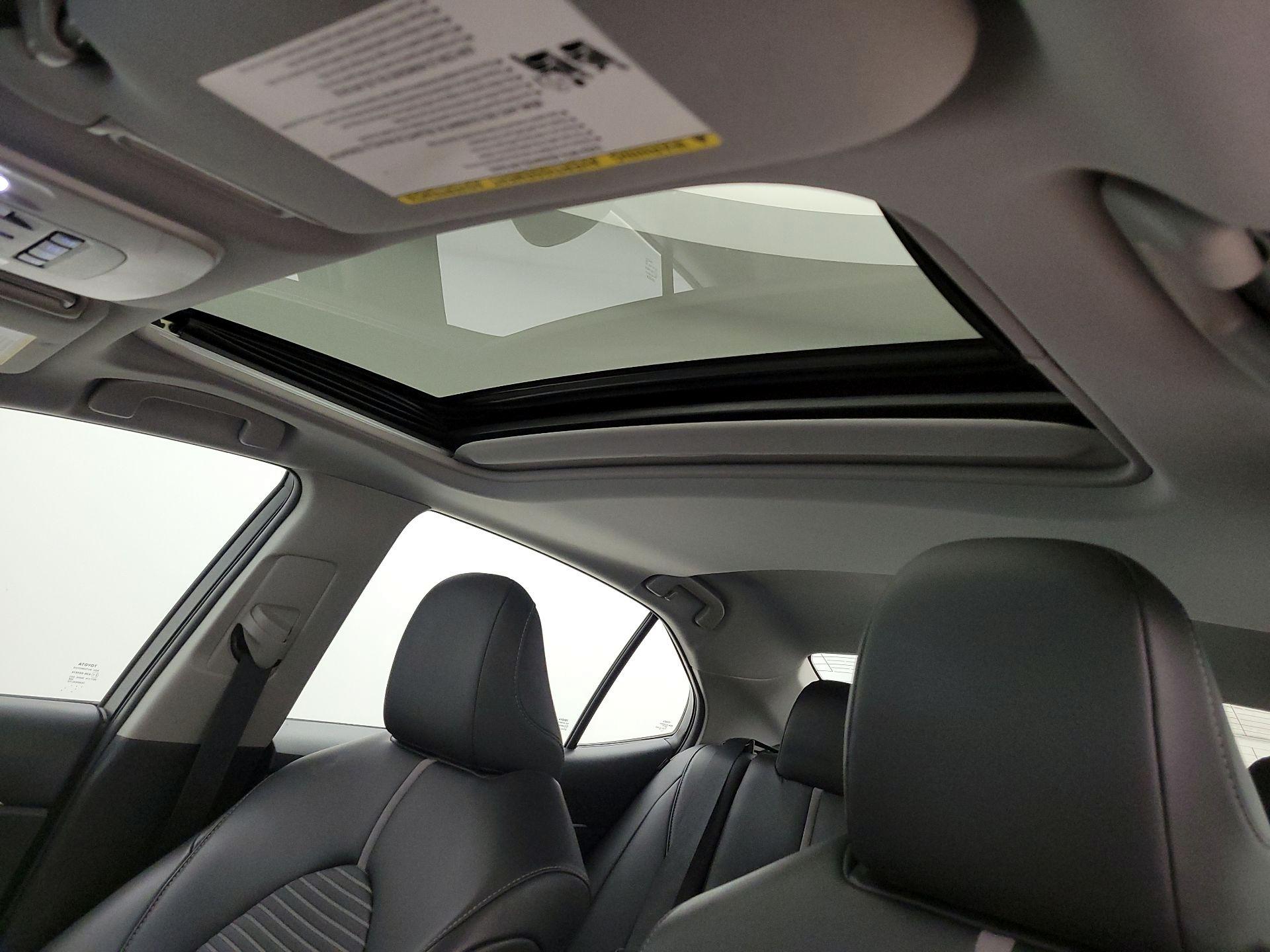 Thumbnail: 2018 Toyota Camry - 19