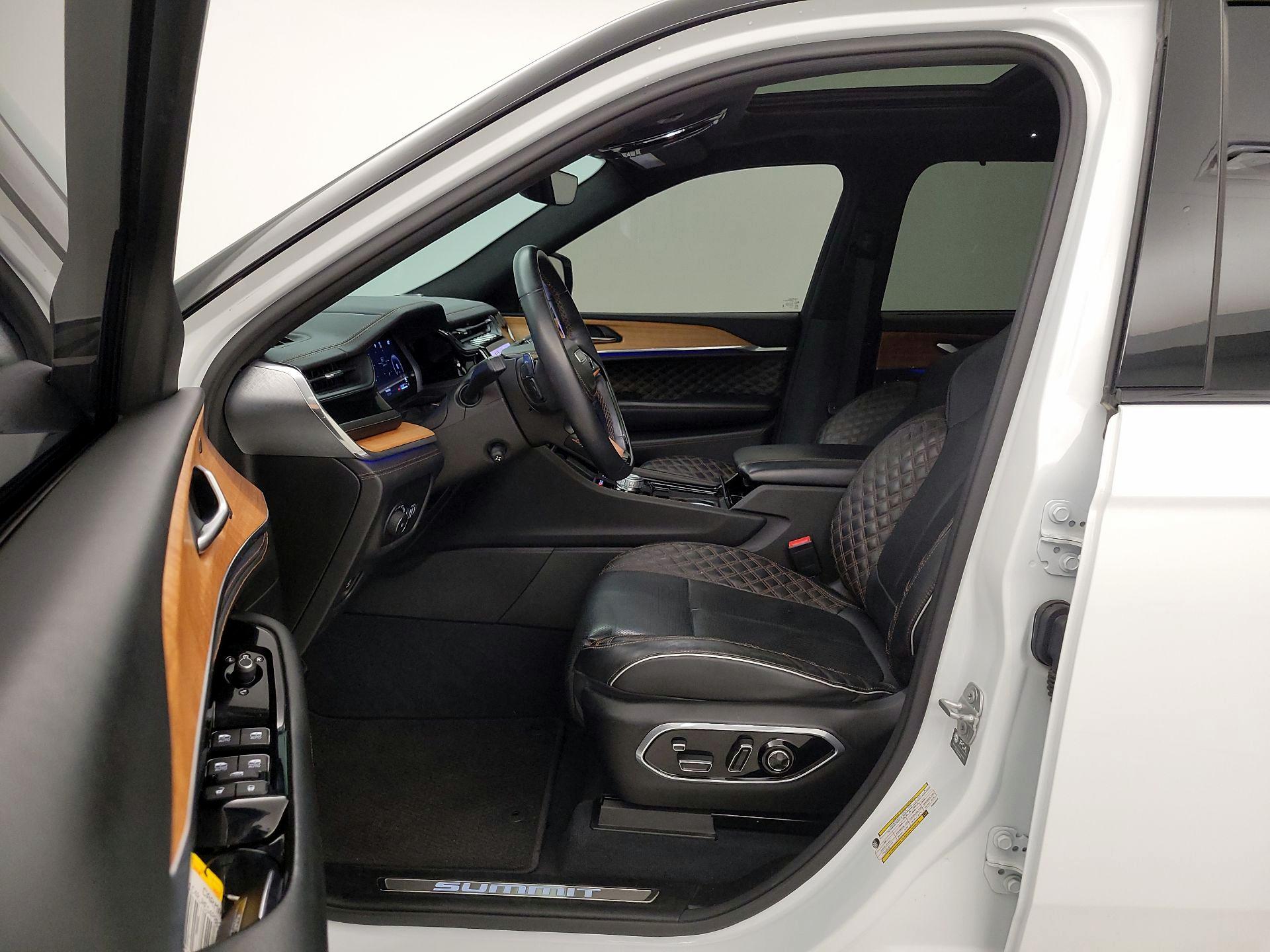 Thumbnail: 2023 Jeep Grand Cherokee - 11