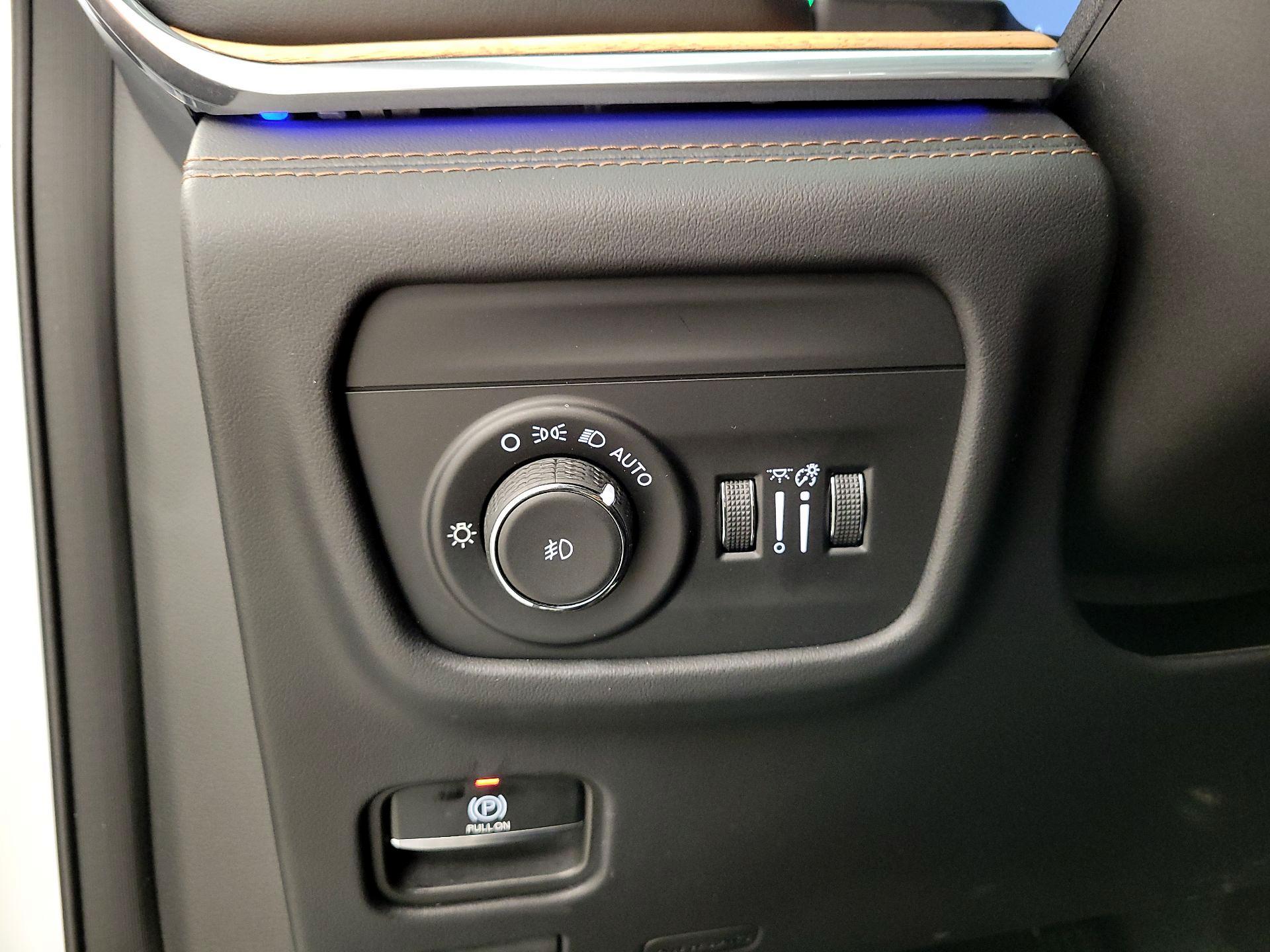 Thumbnail: 2023 Jeep Grand Cherokee - 13