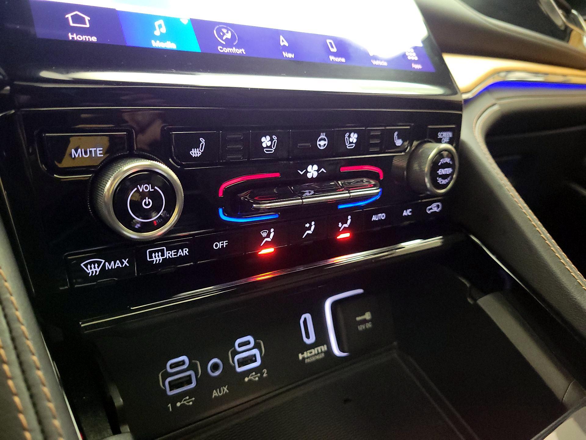 Thumbnail: 2023 Jeep Grand Cherokee - 16