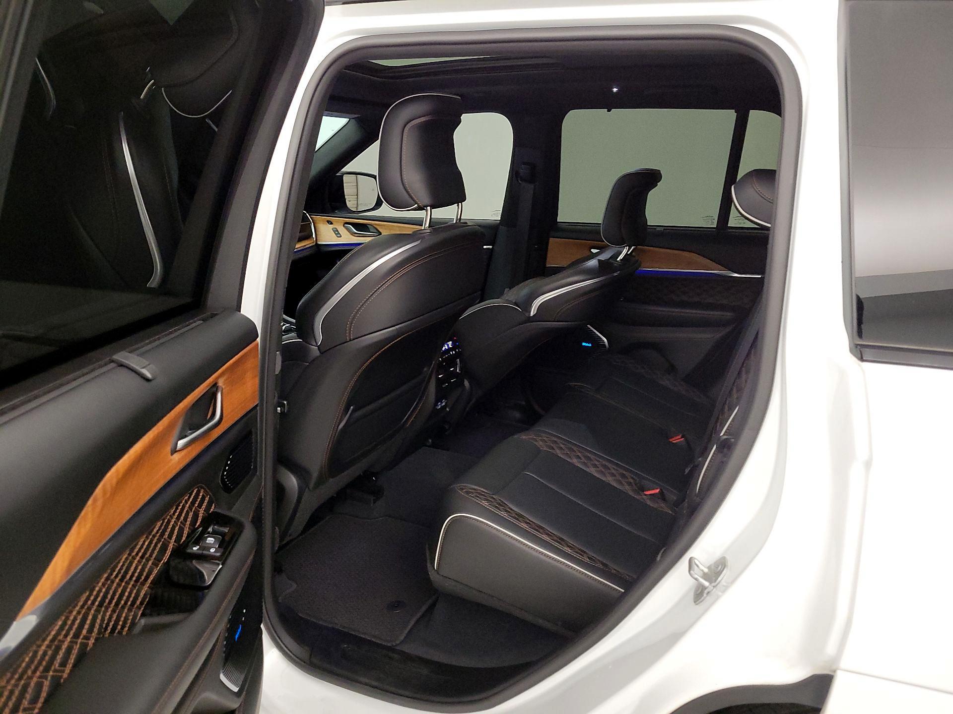 Thumbnail: 2023 Jeep Grand Cherokee - 20