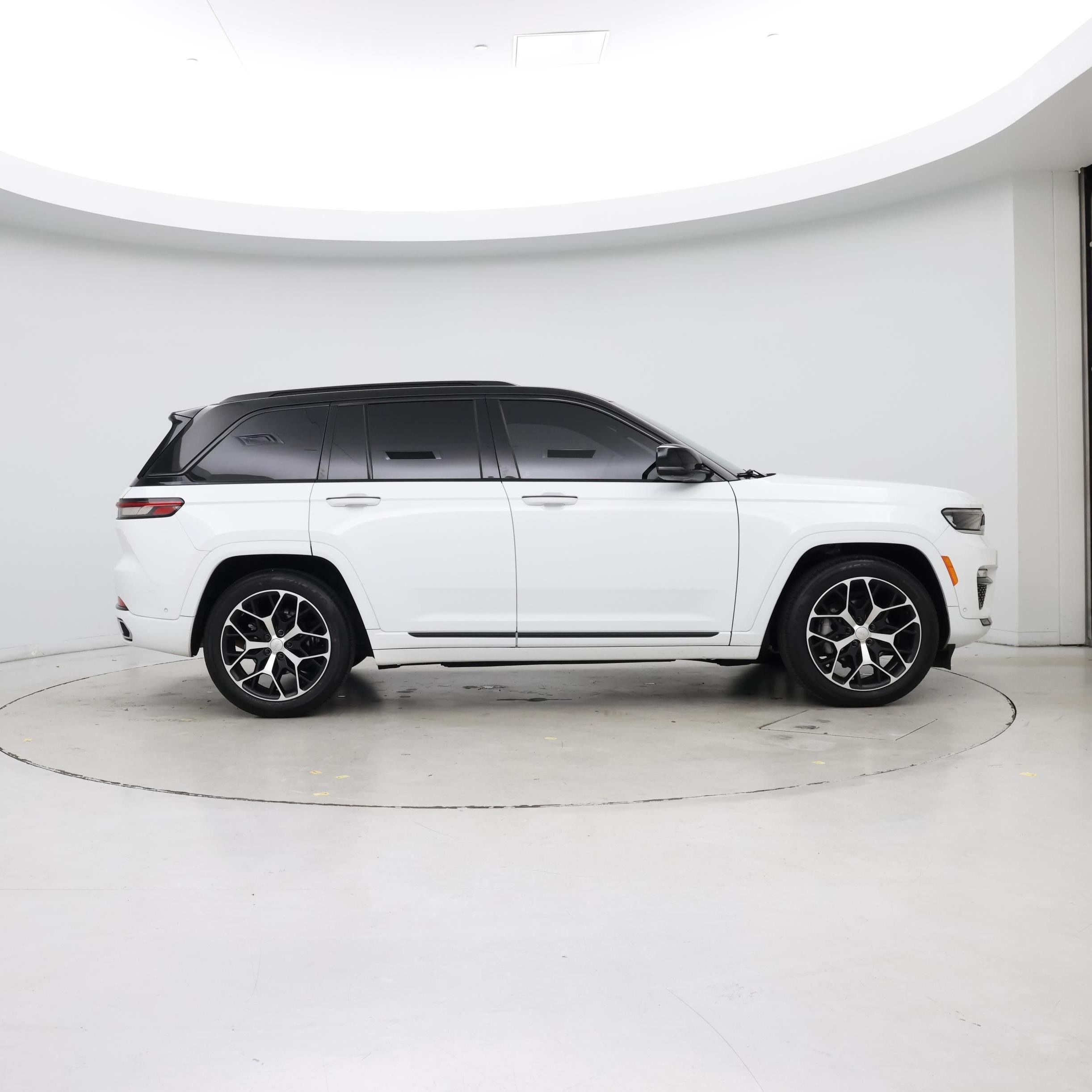 Thumbnail: 2023 Jeep Grand Cherokee - 7