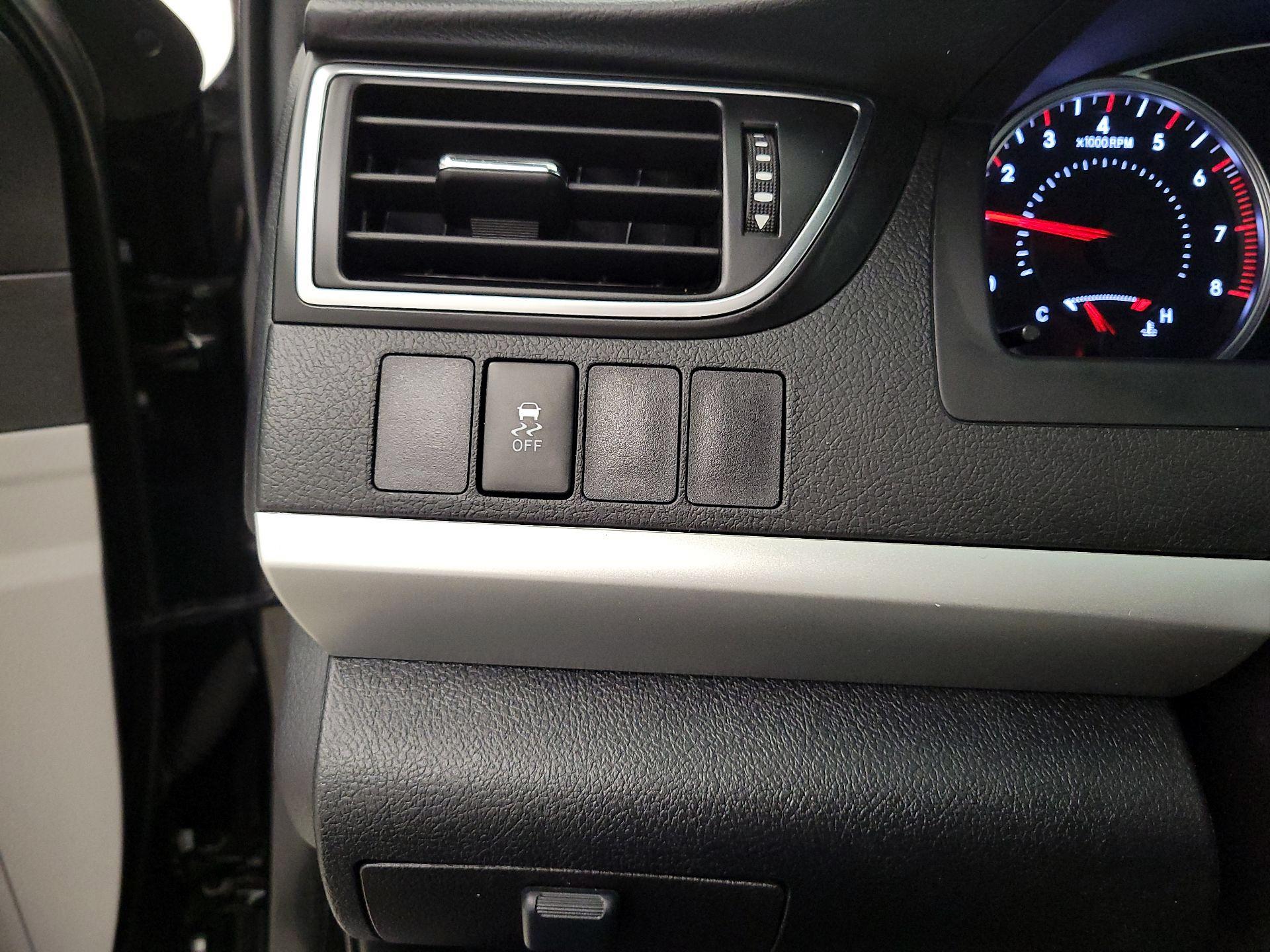 Thumbnail: 2015 Toyota Camry - 13