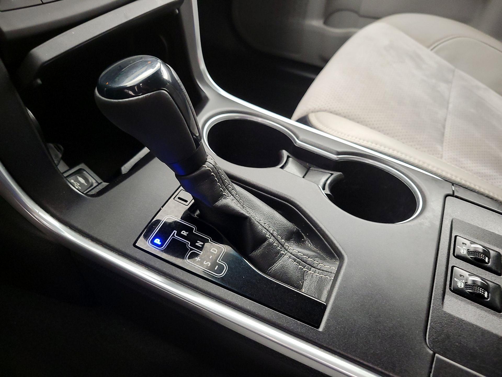 Thumbnail: 2015 Toyota Camry - 17