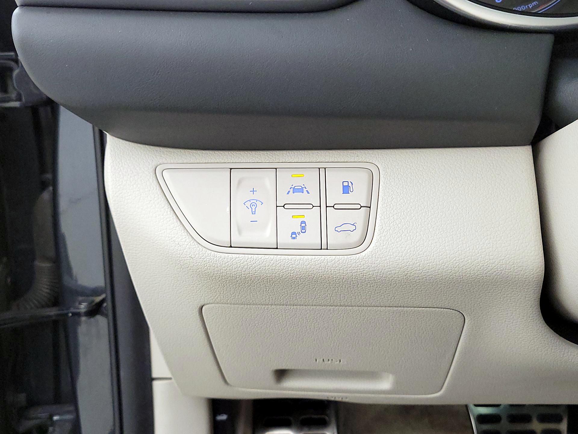 Thumbnail: 2019 Genesis G70 - 13