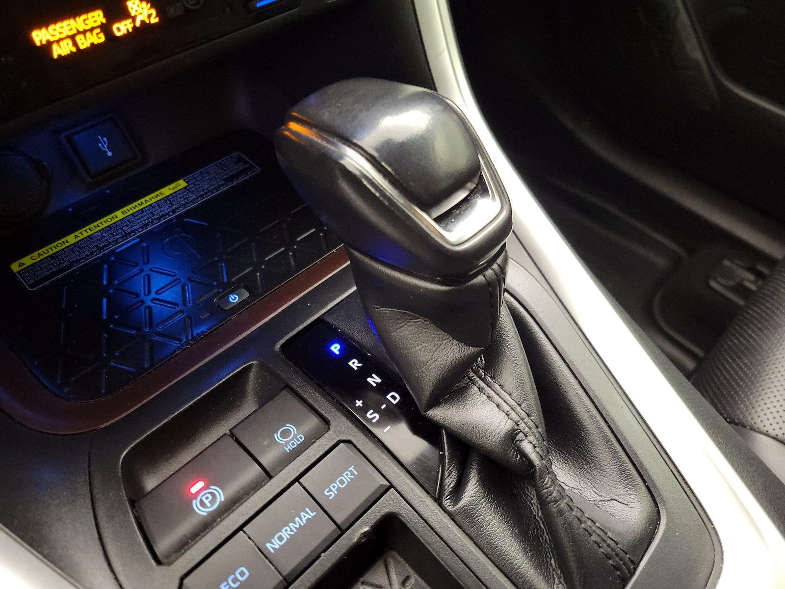 2020 Toyota RAV4 Limited - Photo 19