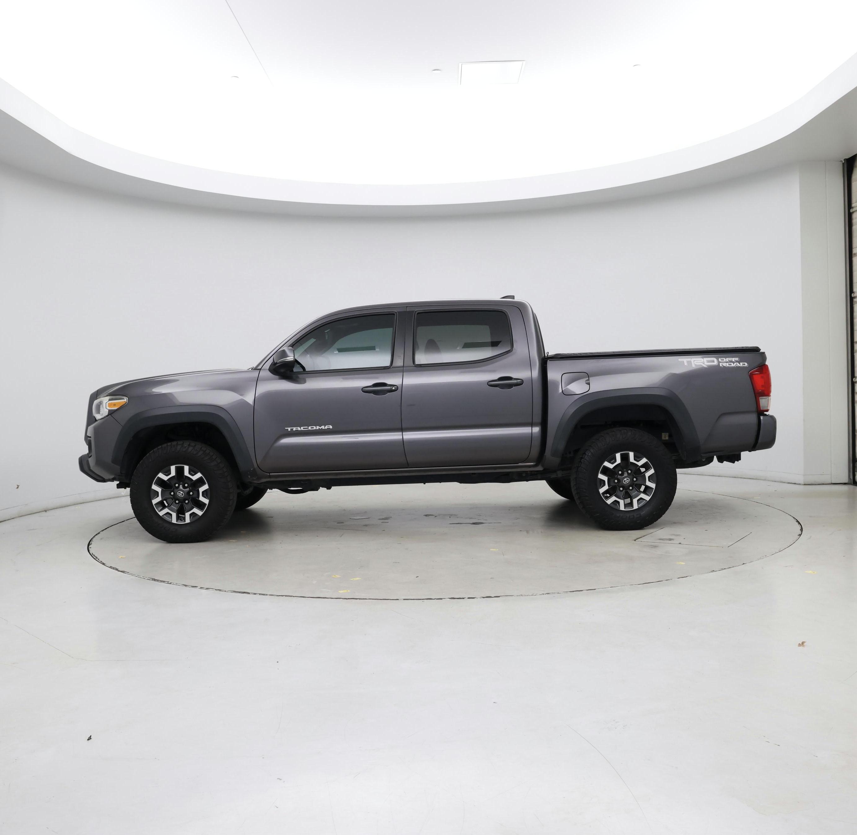 Thumbnail: 2017 Toyota Tacoma - 3