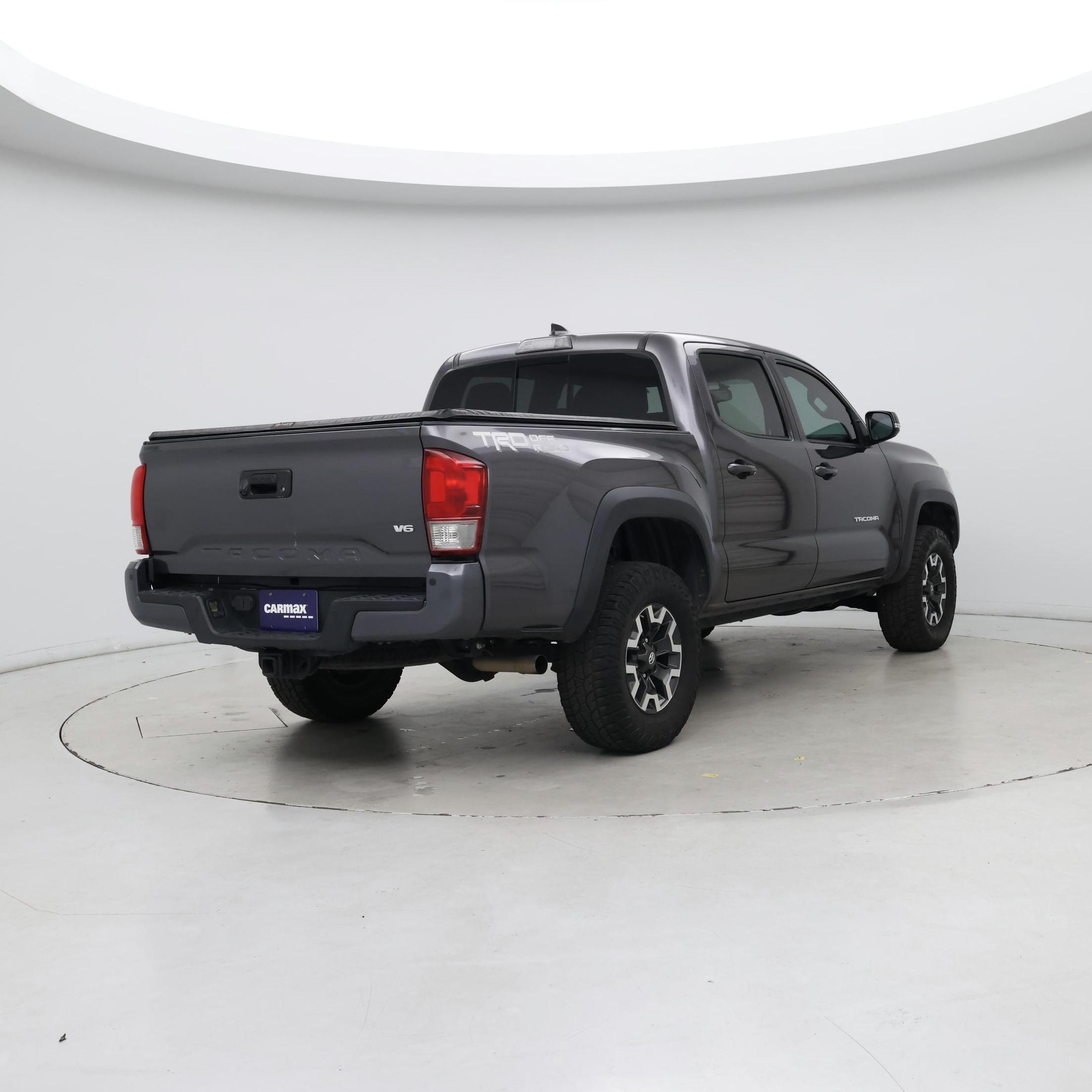 Thumbnail: 2017 Toyota Tacoma - 8