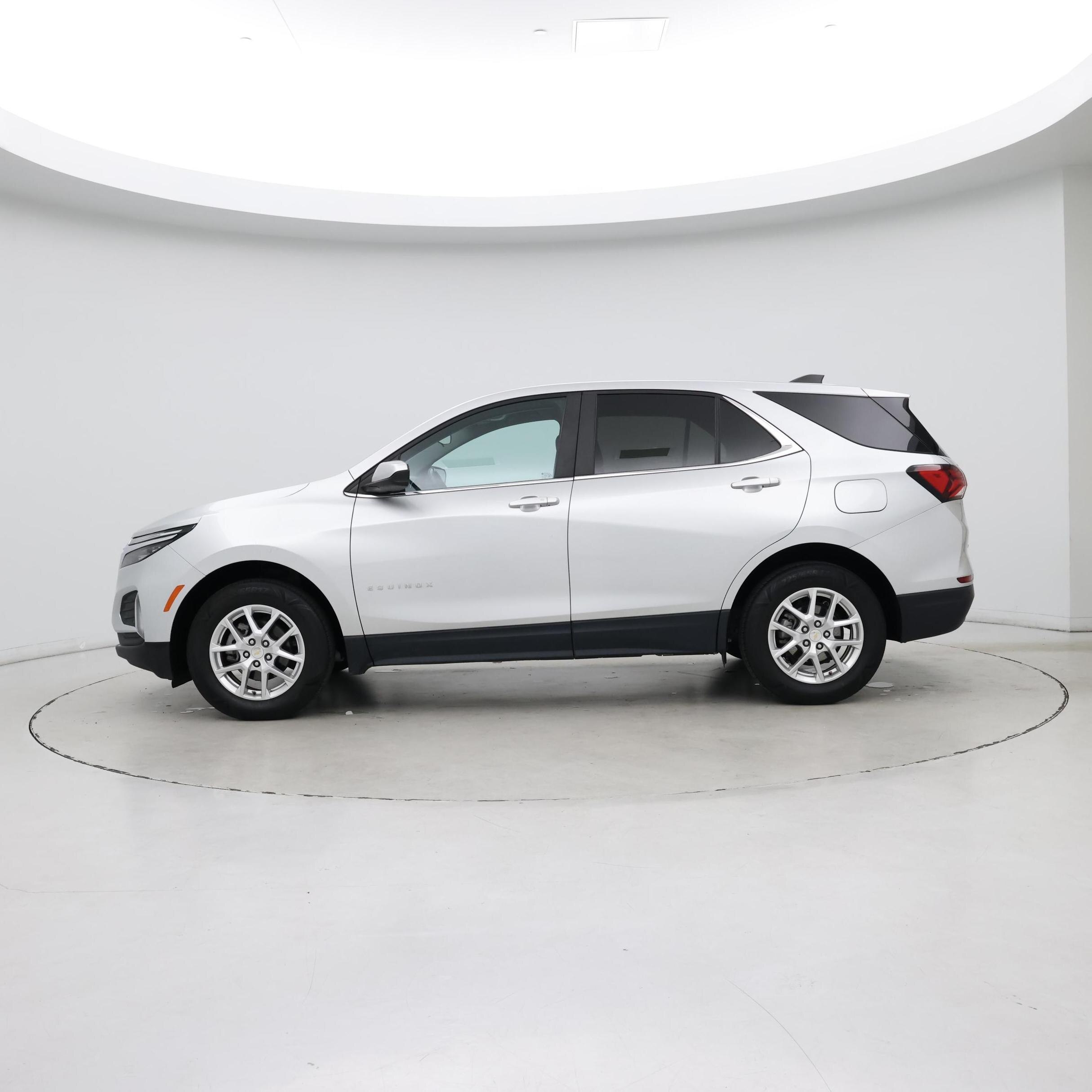 Thumbnail: 2022 Chevrolet Equinox - 3