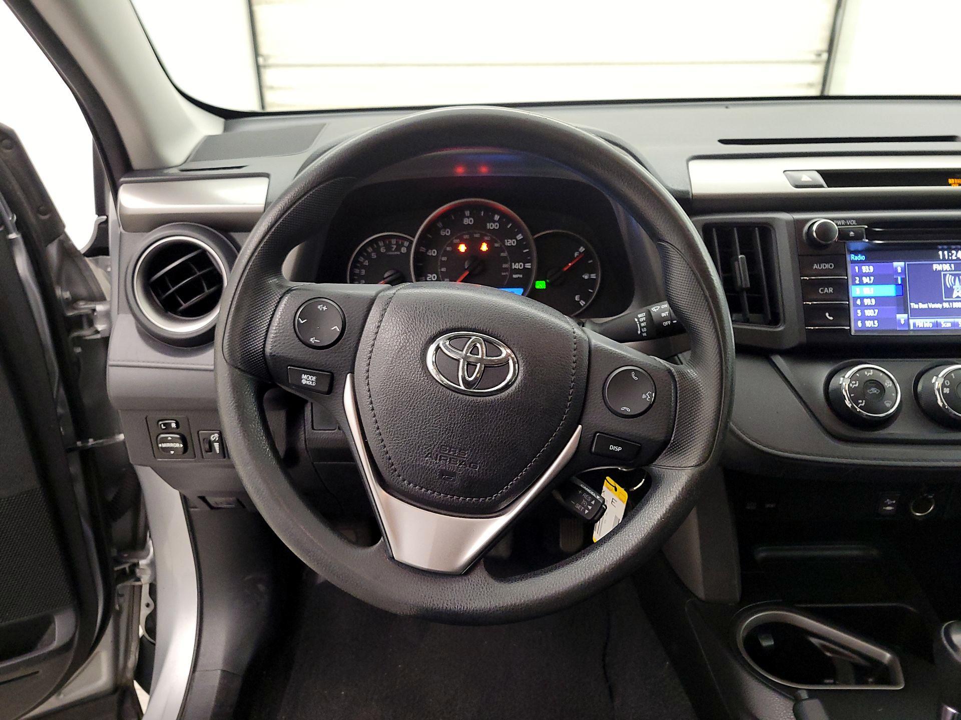 Thumbnail: 2016 Toyota RAV4 - 10
