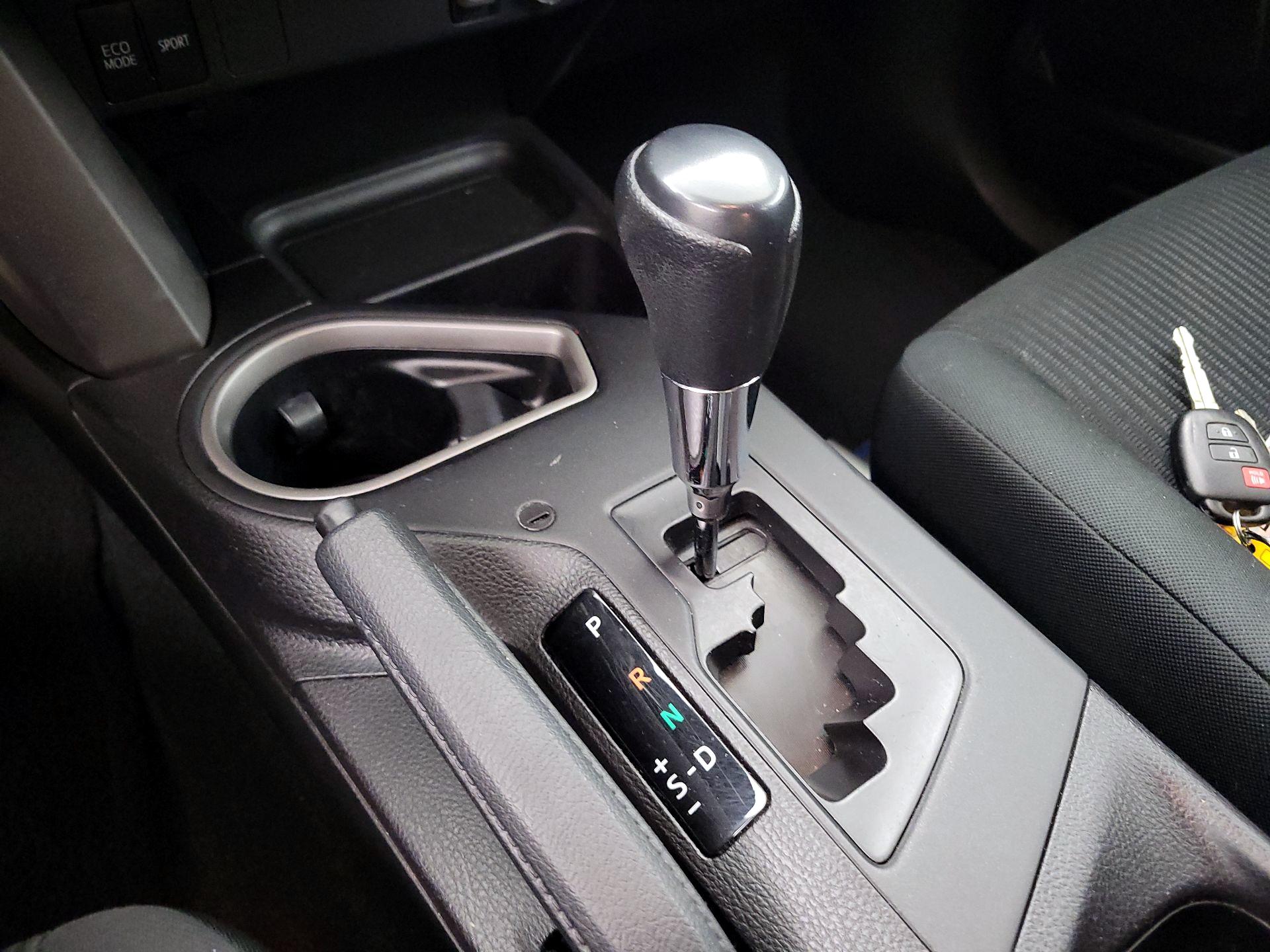 Thumbnail: 2016 Toyota RAV4 - 17