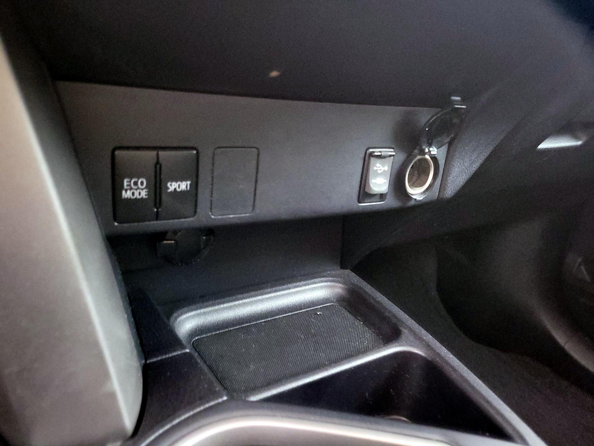 Thumbnail: 2016 Toyota RAV4 - 18