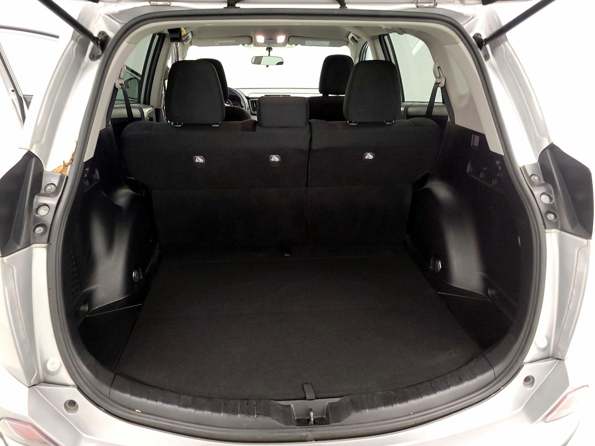 Thumbnail: 2016 Toyota RAV4 - 20