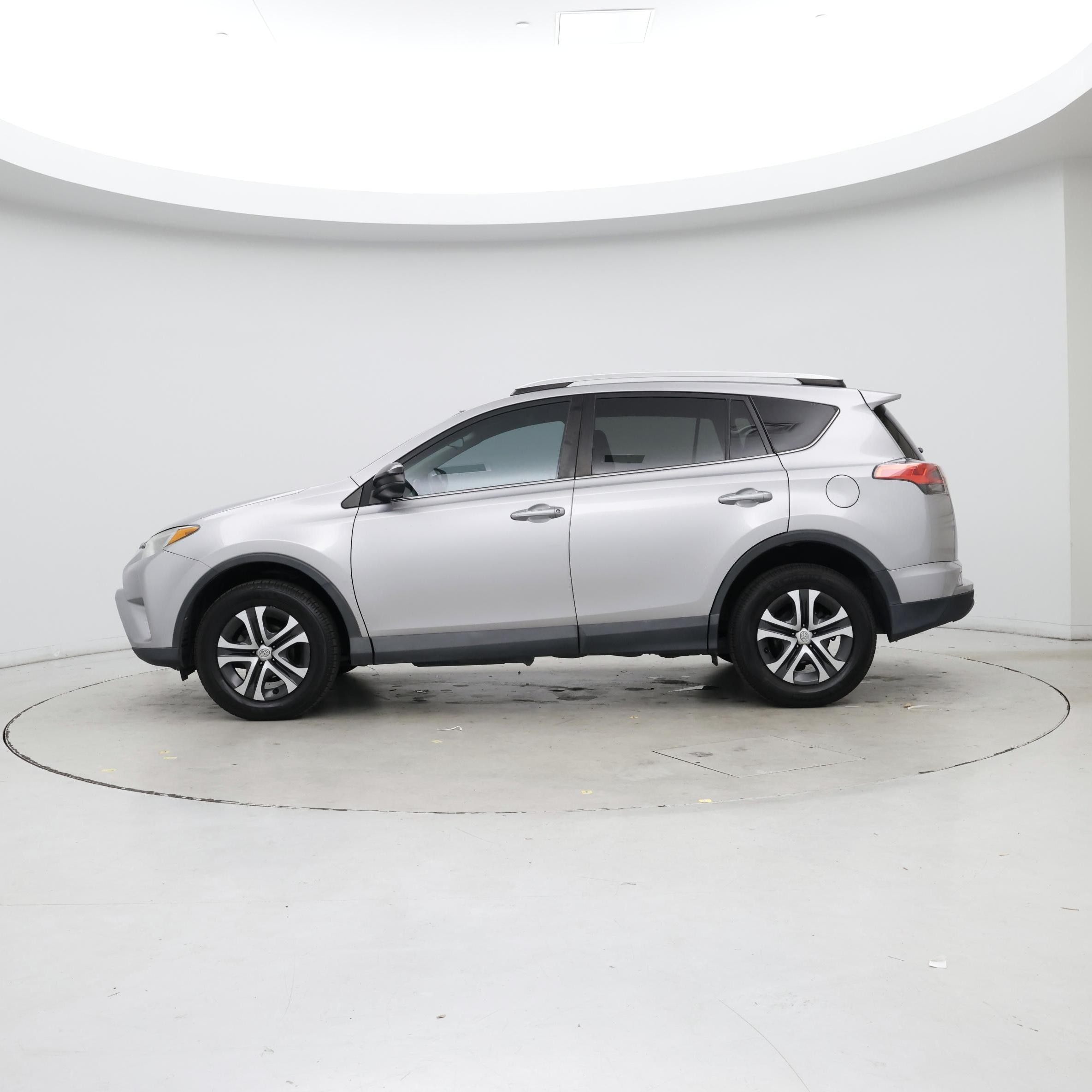 Thumbnail: 2016 Toyota RAV4 - 3