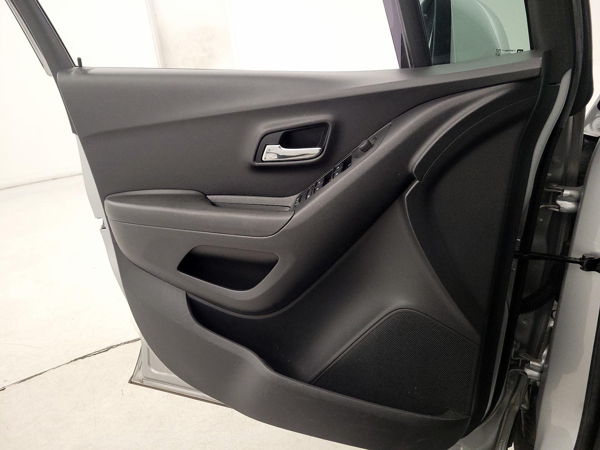 Thumbnail: 2021 Chevrolet Trax - 12