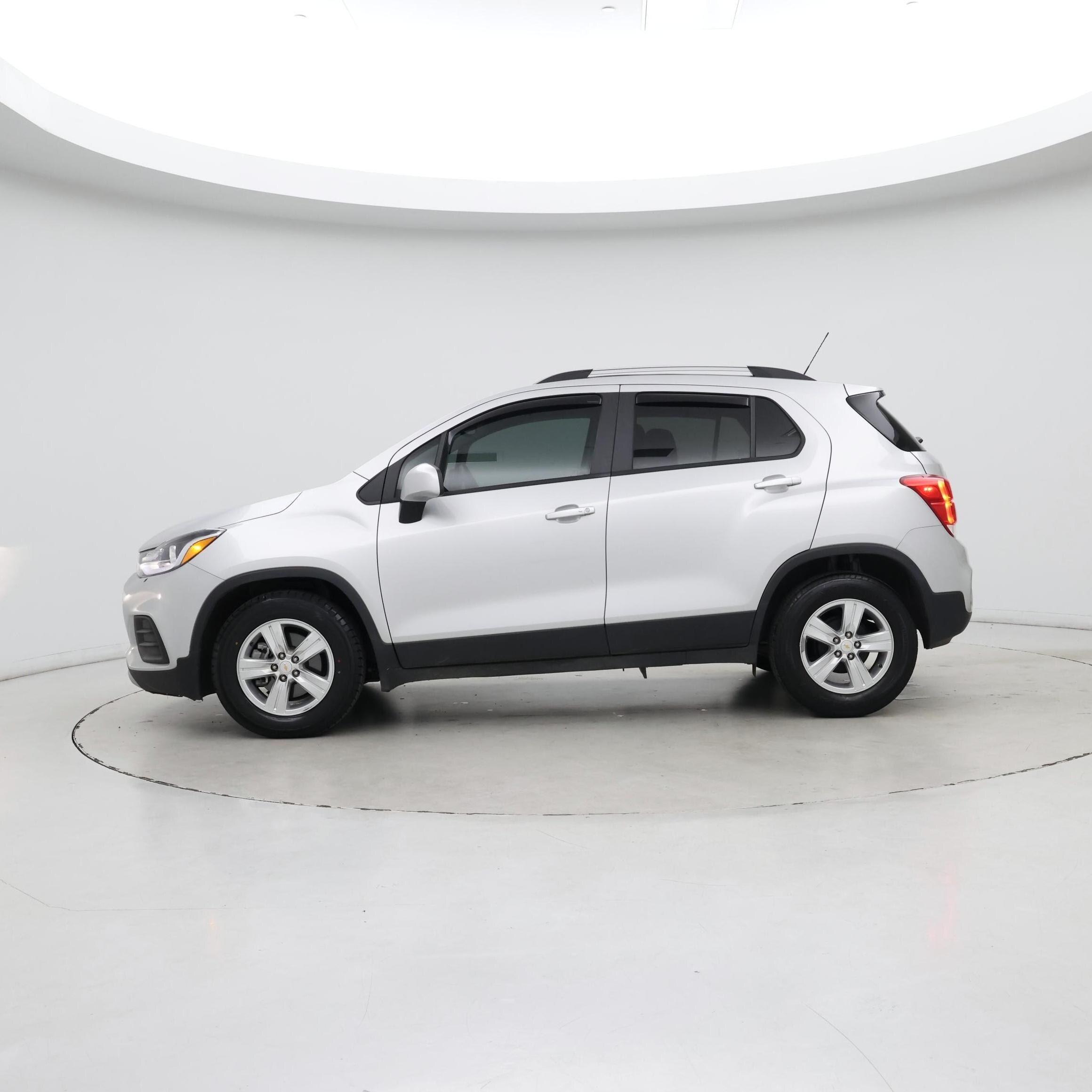 Thumbnail: 2021 Chevrolet Trax - 3